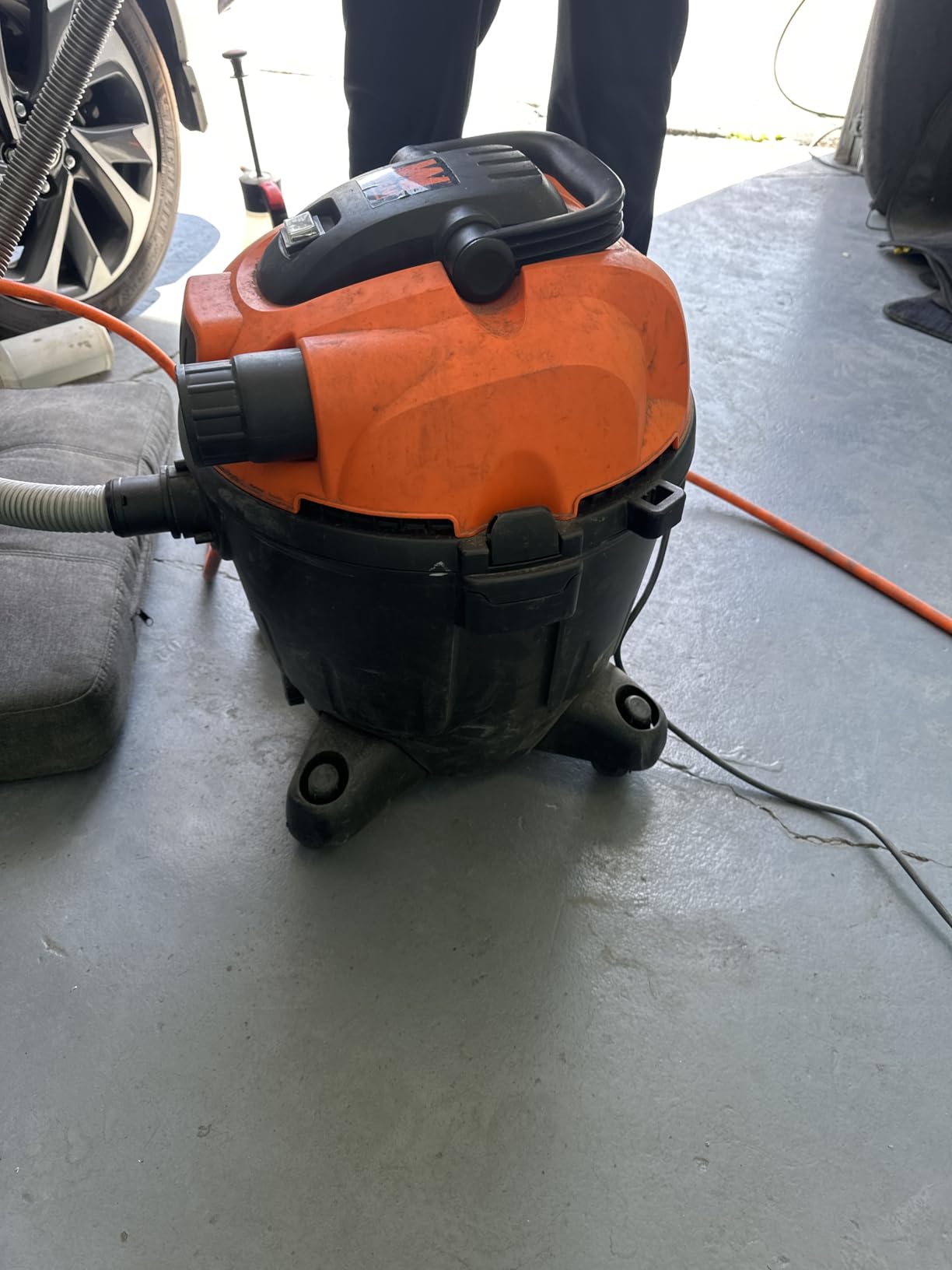 WEN VC4710 10-Amp 5-Gallon Portable HEPA Wet/Dry Shop Vacuum and Blower with 0.3-Micron Filter, Hose, and Accessories, Orange customer photo 2