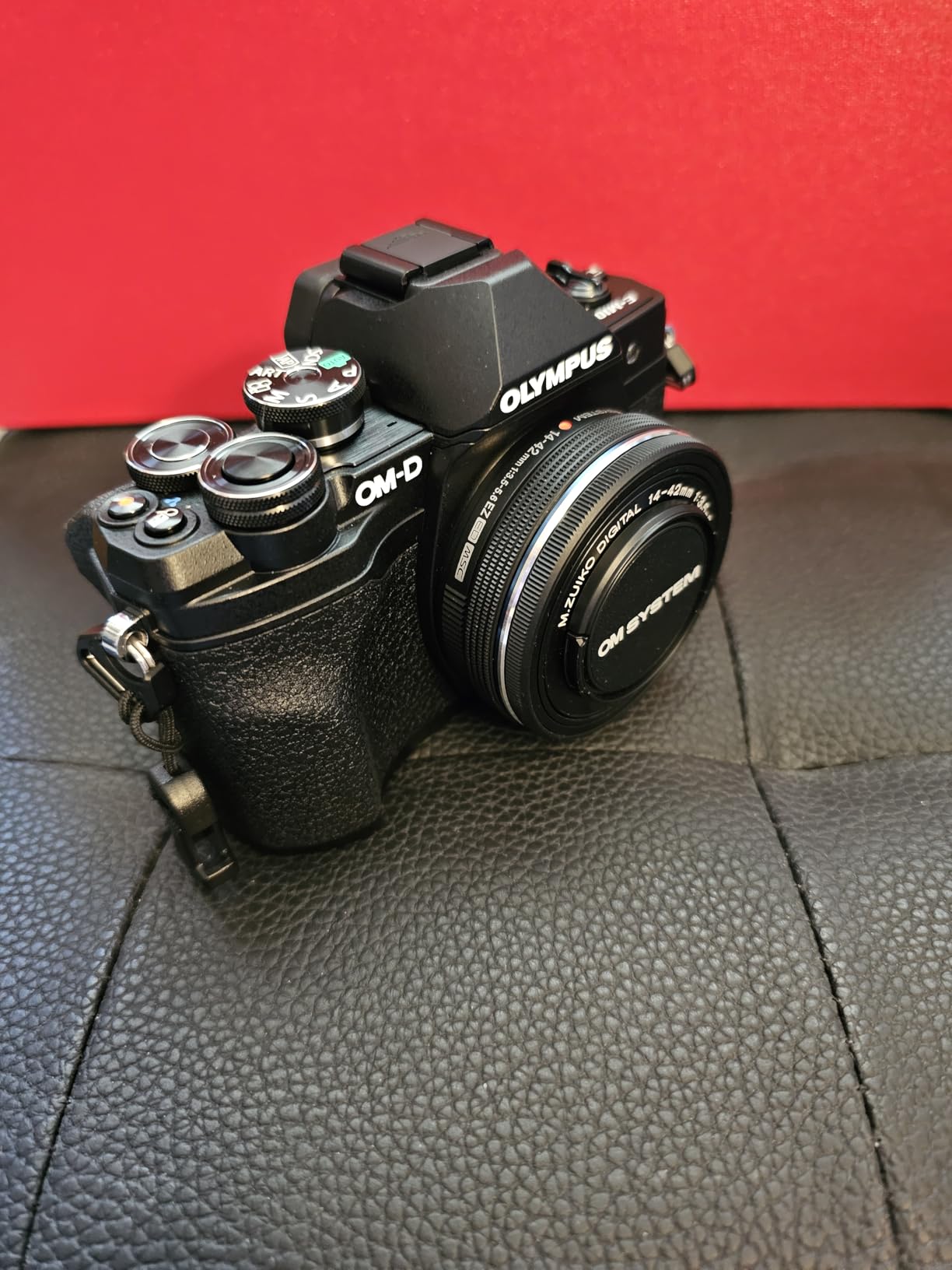 Olympus E-M10 Mark IV Silver Micro Four Thirds System Camera M.Zuiko Digital ED 14-42mm F3.5-5.6 EZ kit 20MP Sensor 5-Axis Image Stabilization 4K Video Wi-Fi customer photo 2