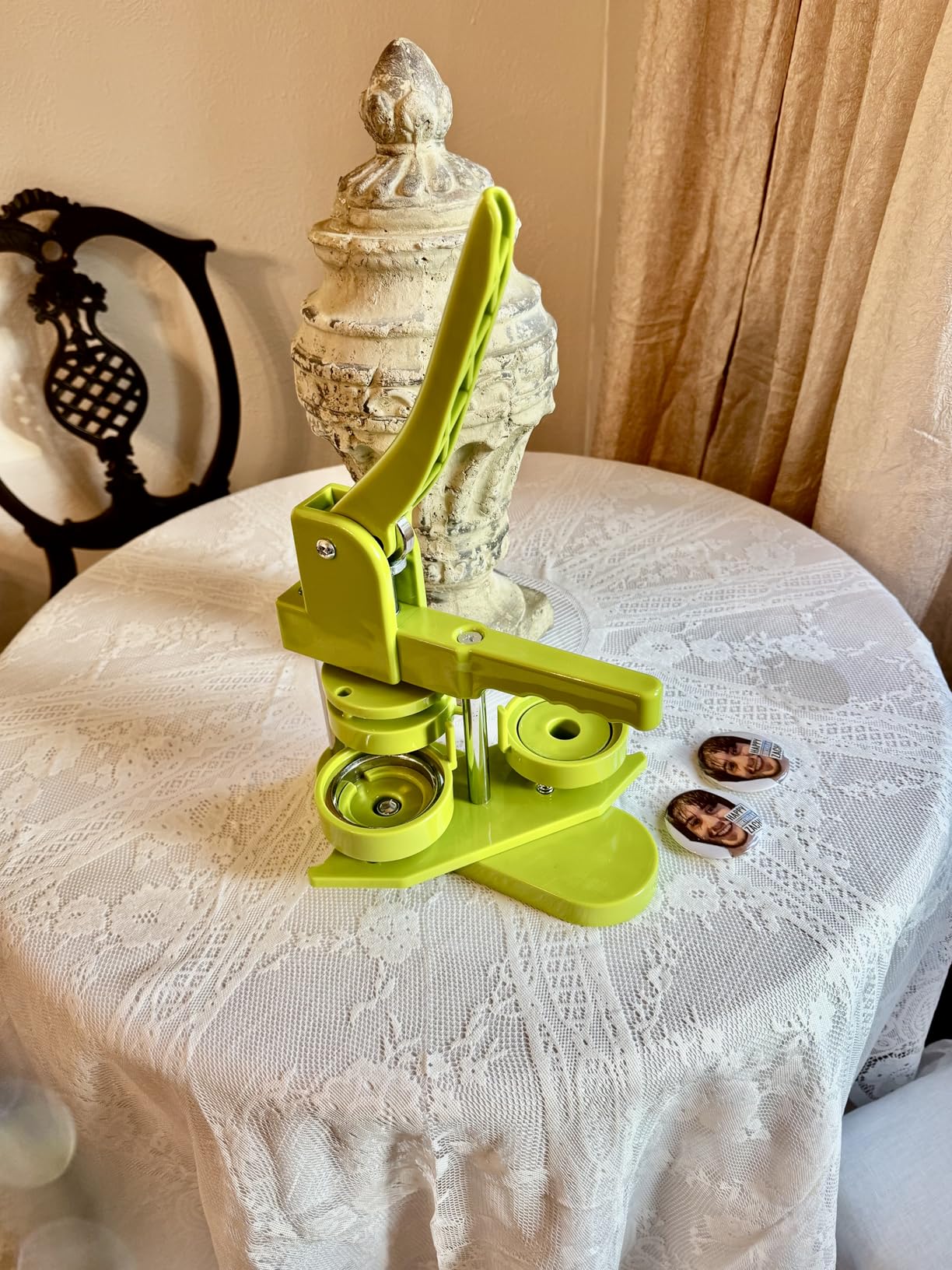 Button Maker Machine 58mm (2.25 in) Installation-Free, DIY Button Pin Maker Machine, Badge Punch Press with Free 100pcs Badge Supplies & Pictures & Circle Cutter & Magic Book customer photo 2