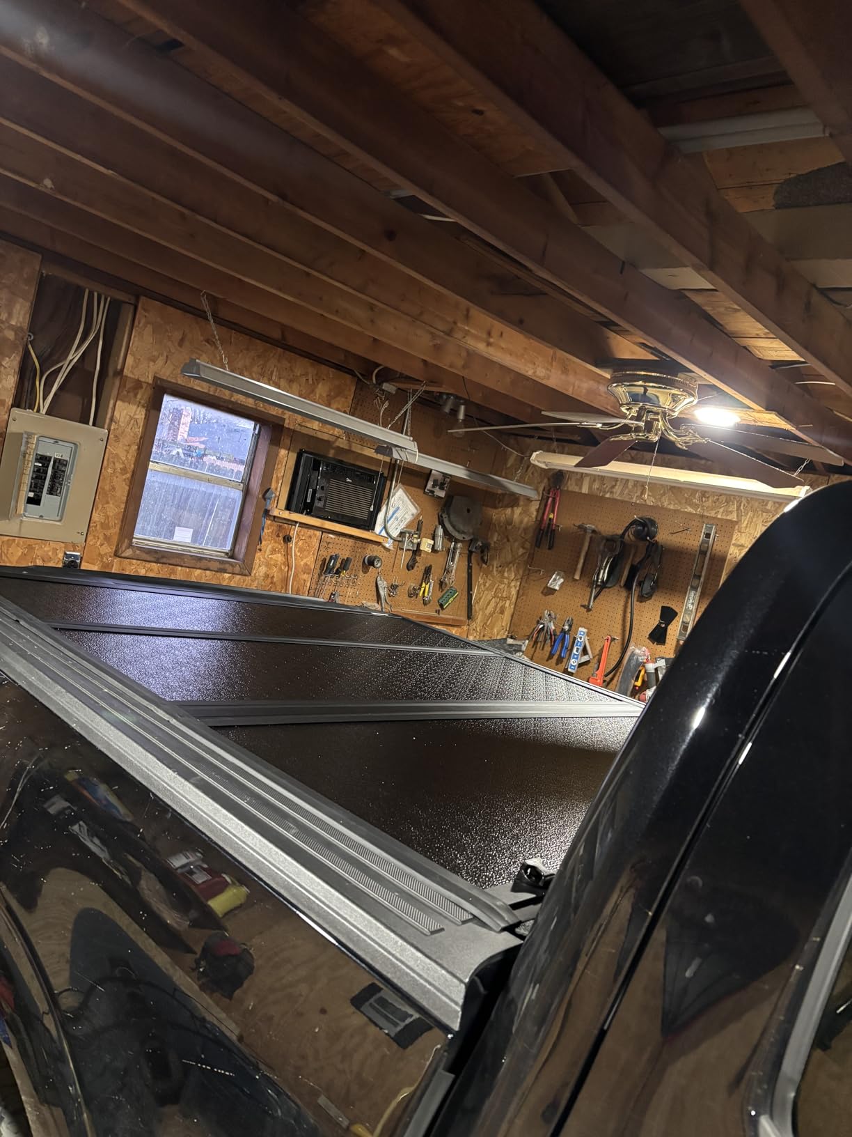 Gator EFX Hard Tri-Fold Truck Bed Tonneau Cover for Ford F-150 (incl. Raptor/Lightning) | 5'7