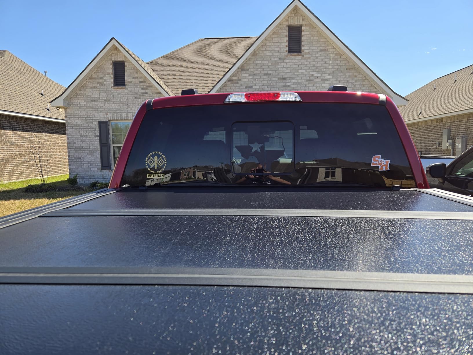 Gator EFX Hard Tri-Fold Truck Bed Tonneau Cover for Ford F-150 (incl. Raptor/Lightning) | 5'7