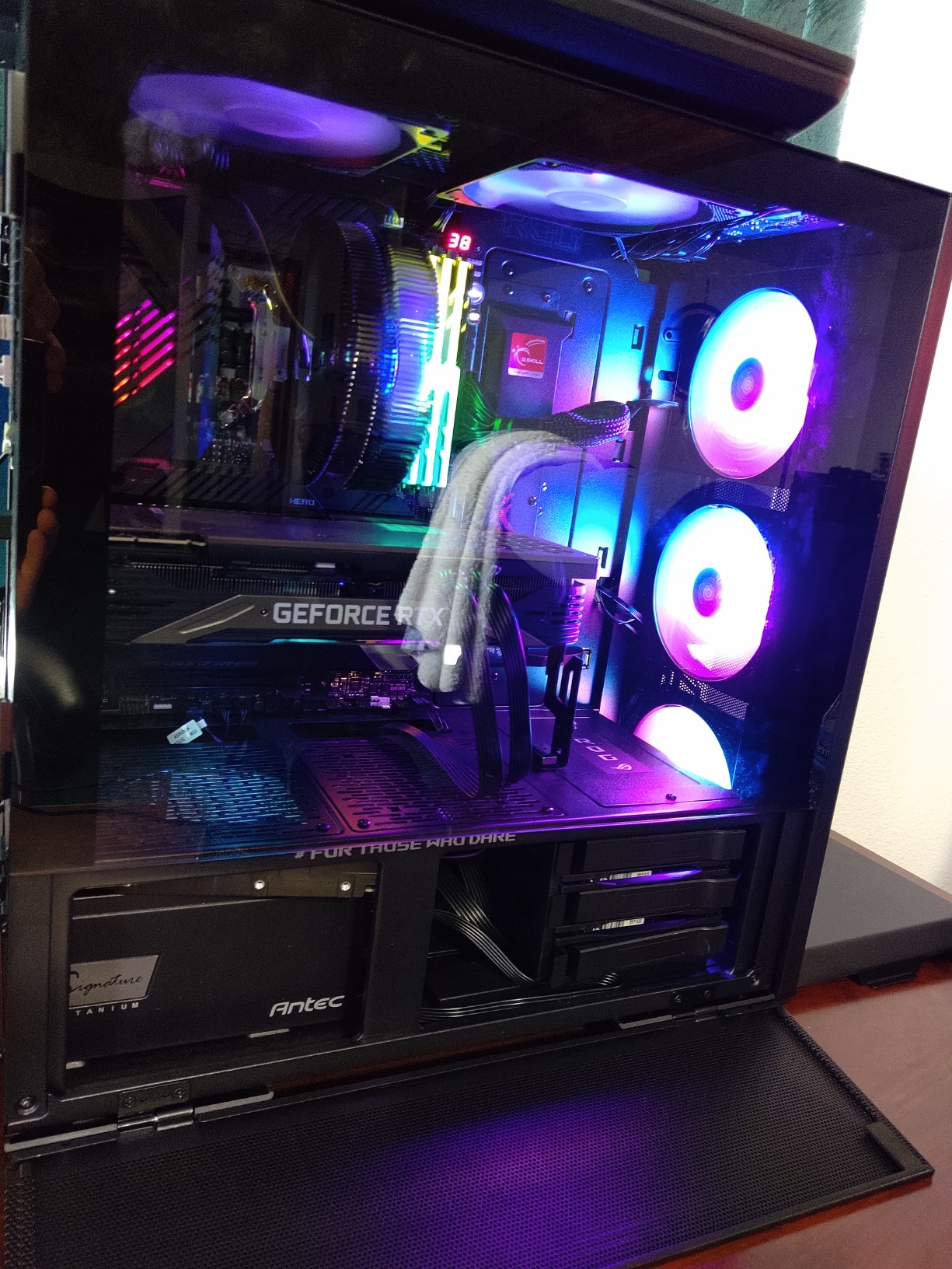 Lian Li LANCOOL 215 Mesh Black Tempered Glass ATX Case -Black Color -LANCOOL 215 customer photo 1