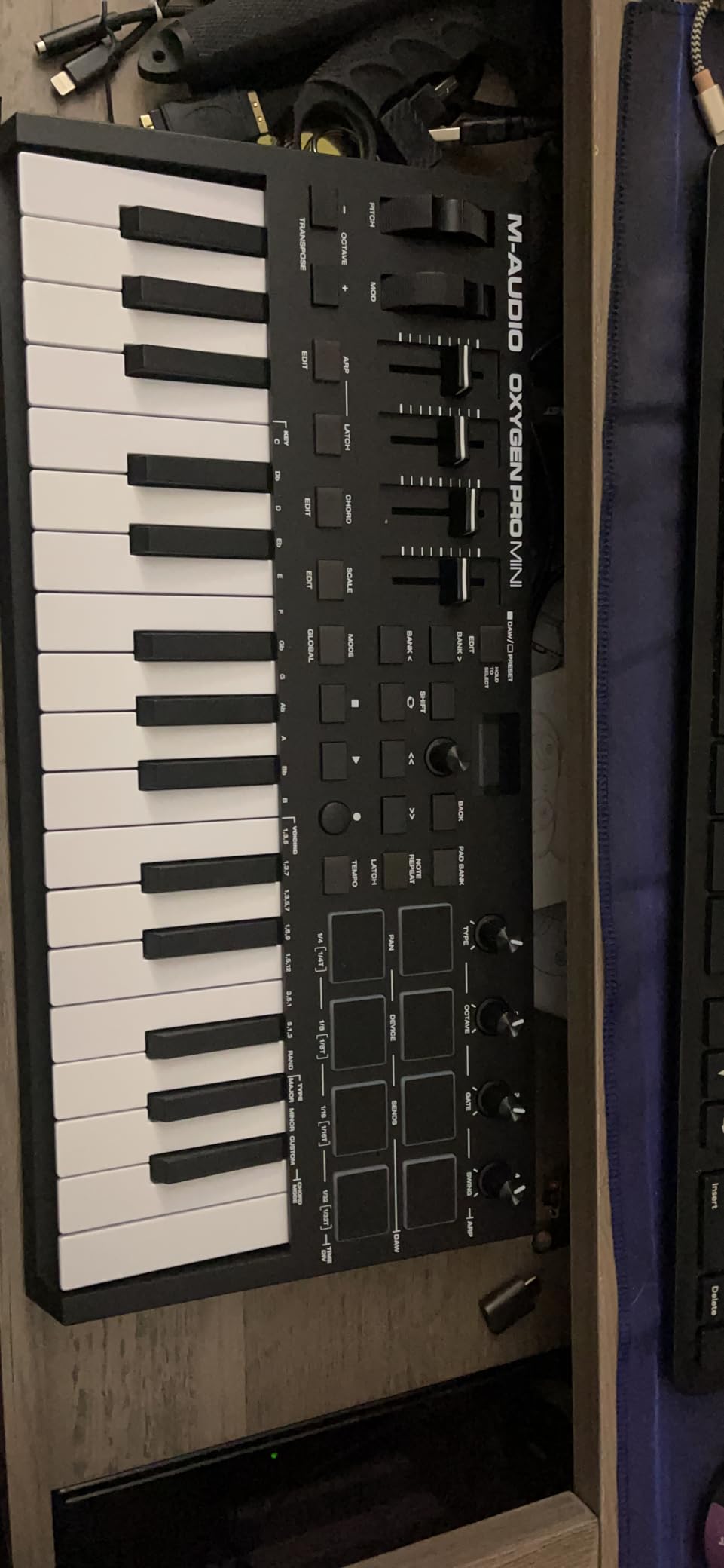 M-AUDIO Oxygen Pro Mini 32-Key USB MIDI Keyboard Controller with Beat Pads, Assignable Knobs and Faders customer photo 1