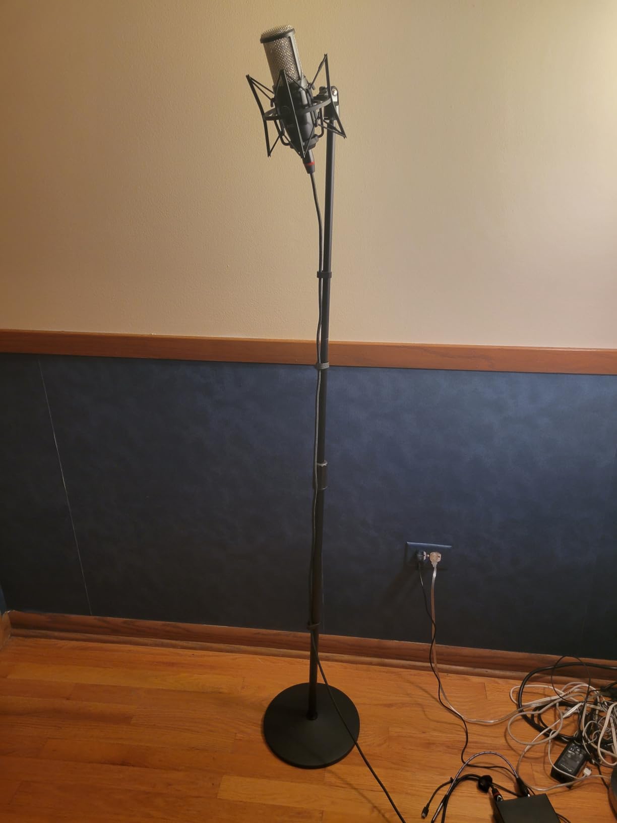 InnoGear Mic Stand, Microphone Stand Floor Detachable Boom Mic Arm Stands with Weighted Round Base, Height Adjustable from 34