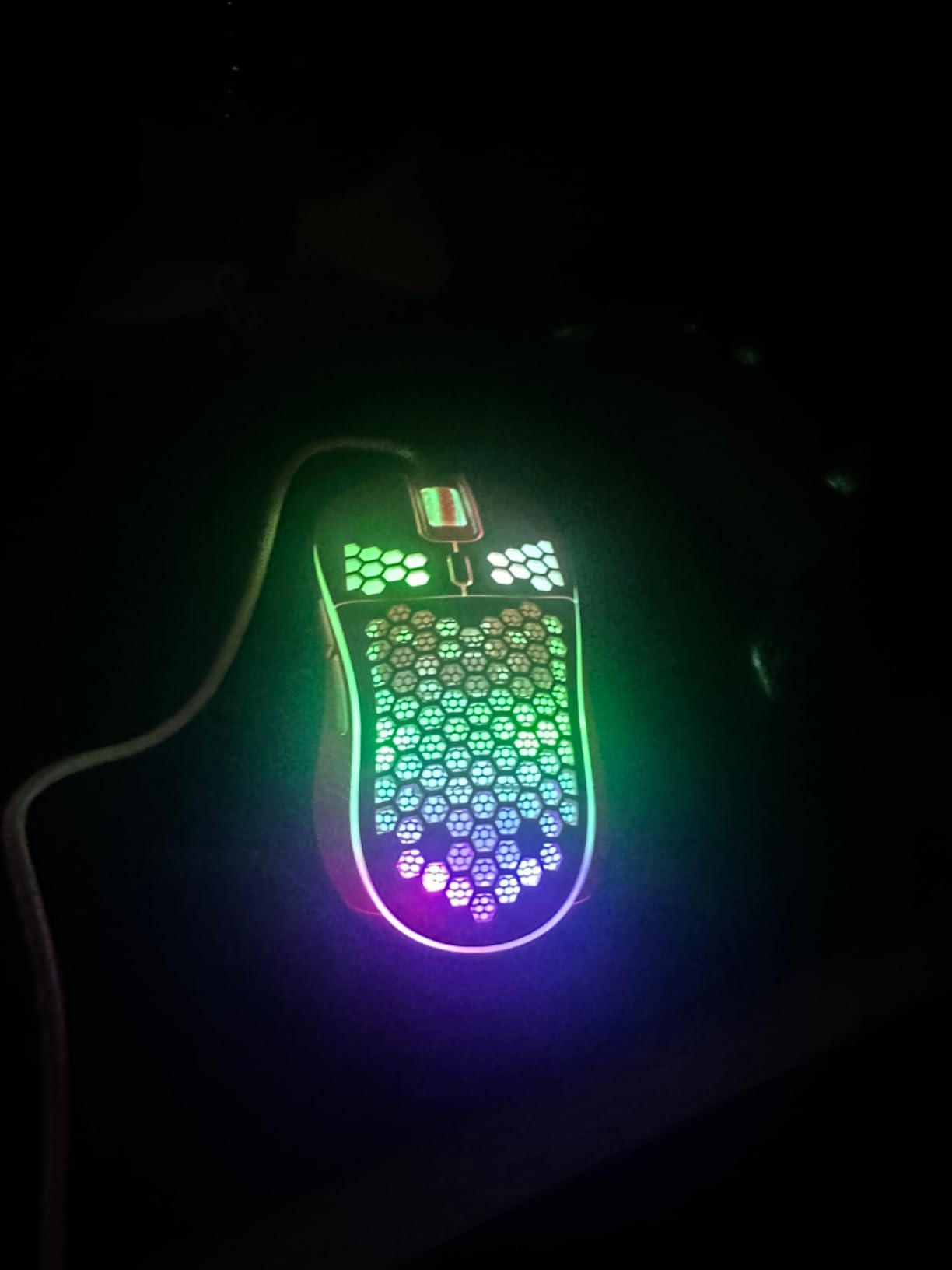Techsea Honeycomb Wired Gaming Mouse with RGB On/Off Switch, 7200 Adjustable DPI, Ergonomic Lightweight Design & High Precision Sensor for PC/Mac Gamers (Black) customer photo 2