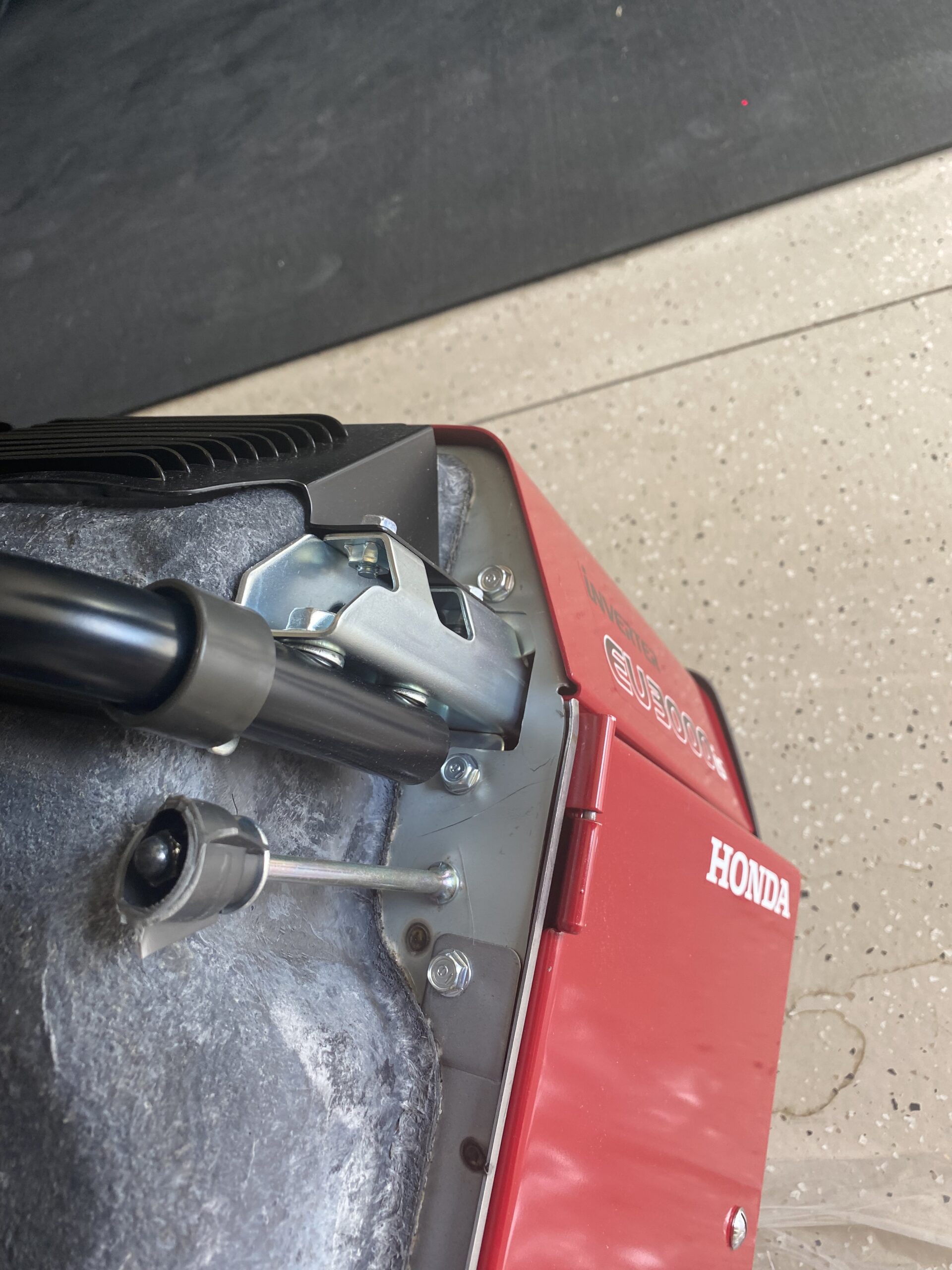 Honda Portable Inverter Generator 3000 Surge Watts 2800 Rated Watts Electric Start EU3000S1AN customer photo 2