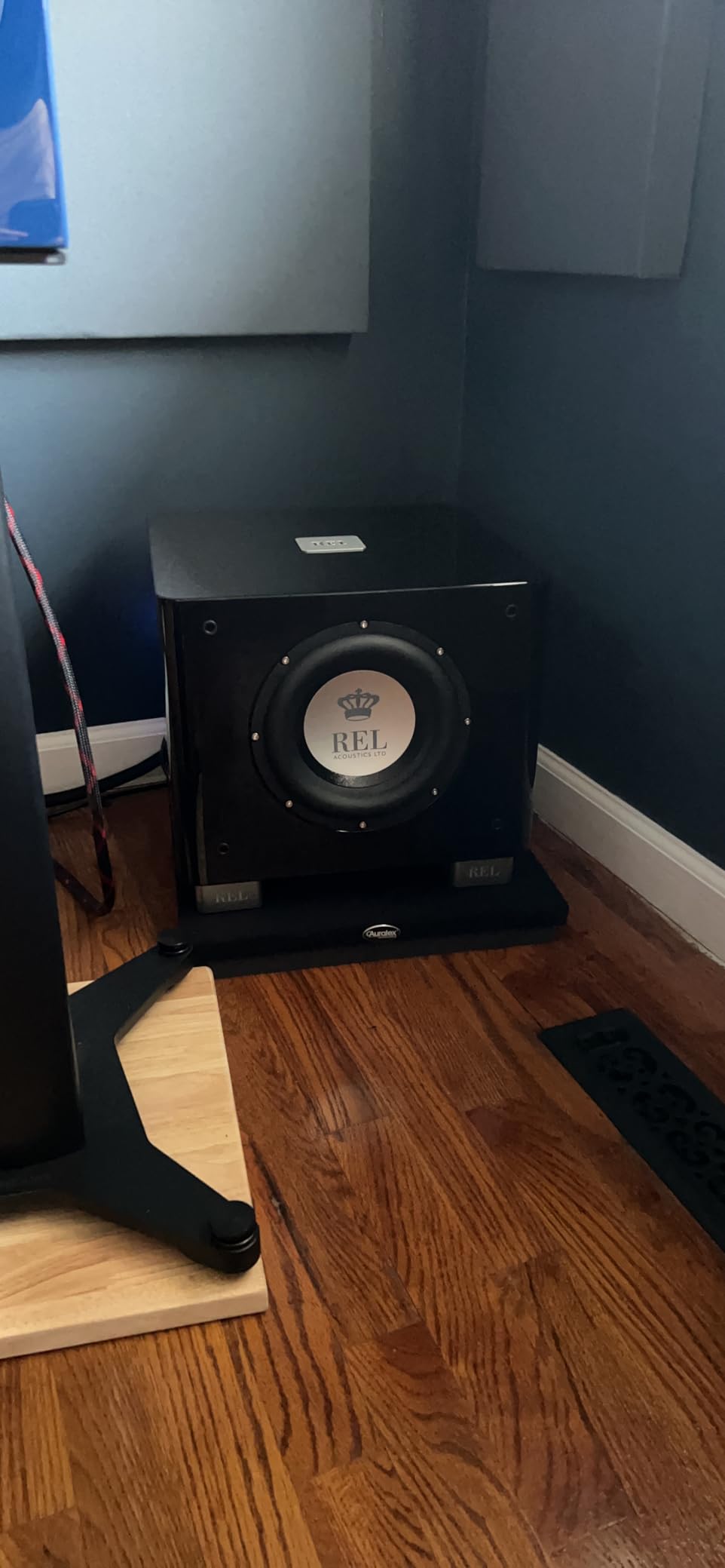 REL T/7x 8-Inch Powered Subwoofer - Compact Sealed Design with Class AB Amplifier, High Gloss Black customer photo 1