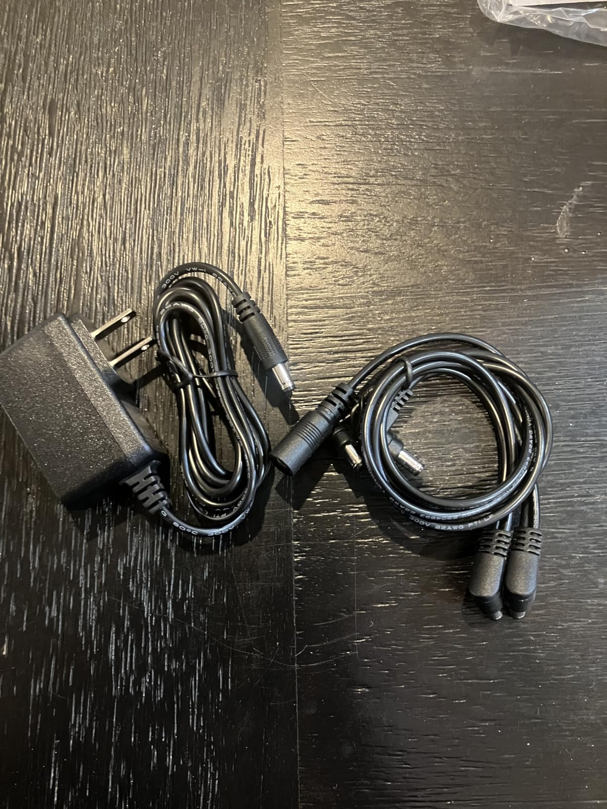 JOYO DC 9V Guitar Pedal Power Supply (800mA -1A) AC Wall Charger Adapter with 4 Way Daisy Chain Pedal Cables customer photo 1