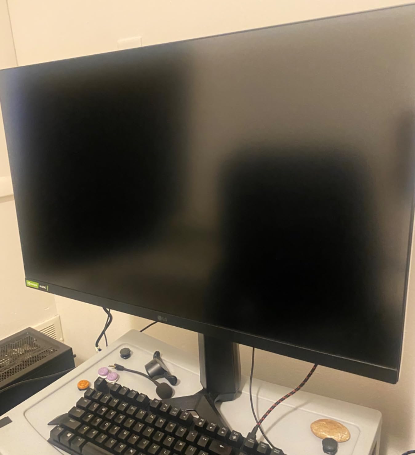 LG 27GP850-B Ultragear Gaming Monitor 27-Inch QHD (2560 x 1440) Nano IPS Display 1ms Response Time 165Hz Refresh Rate NVIDIA G-SYNC Compatible AMD FreeSync Premium Tilt/Height/Pivot Adjustable Stand customer photo 1