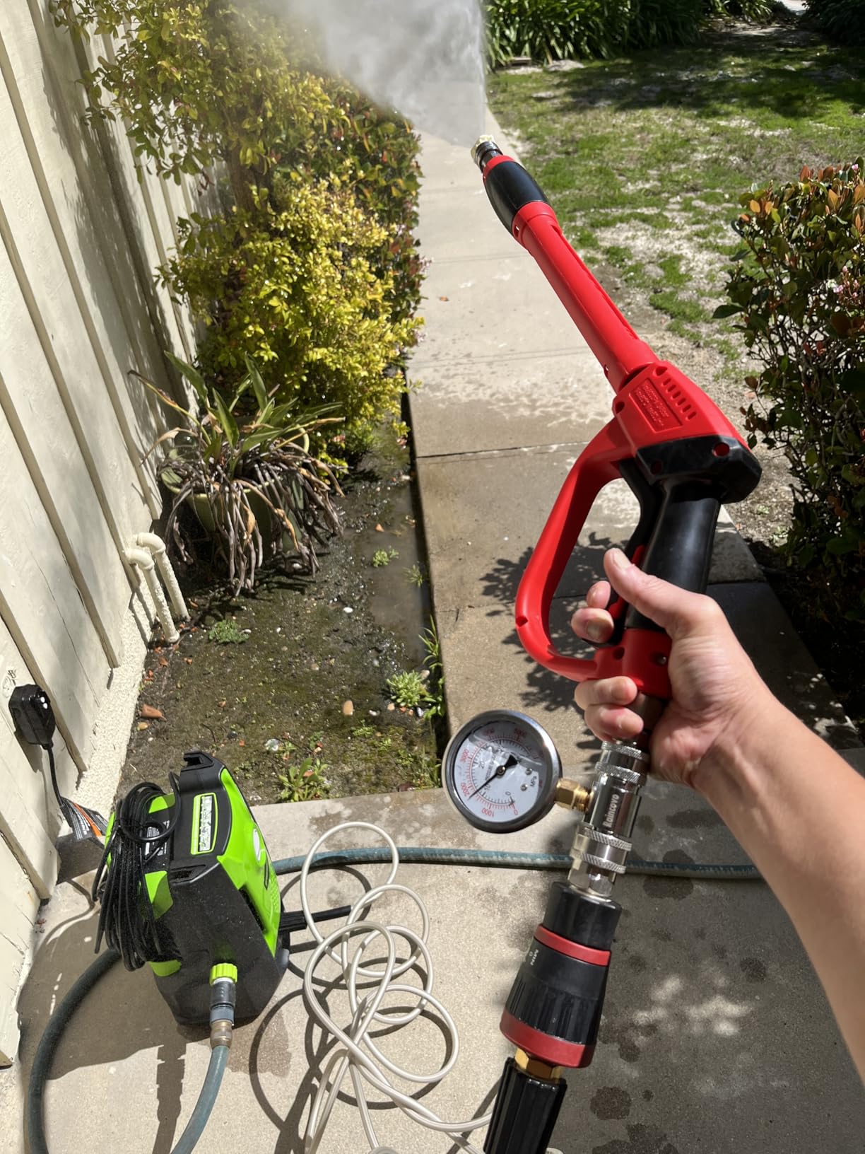 Greenworks 2000 PSI (1.2 GPM) Electric Pressure Washer, Steel Wand, On-Board Soap Tank (25°, 40°, Soap, and Turbo Nozzle) customer photo 2