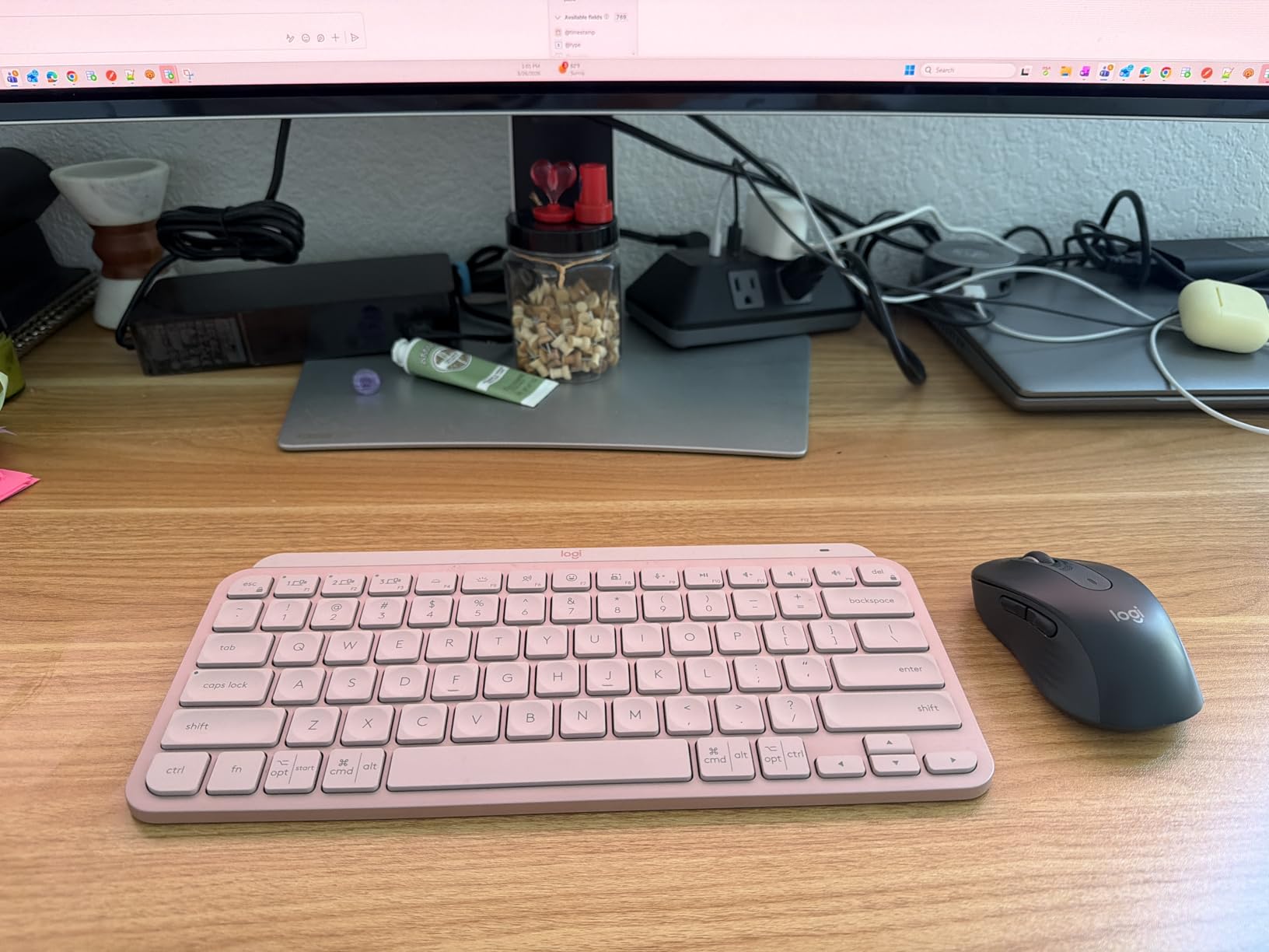MX Keys Mini Minimalist Wireless Illuminated Keyboard, Compact, Bluetooth, Backlit, USB-C, Compatible with Apple macOS, iOS, Windows, Linux, Android, Metal Build - Graphite customer photo 1