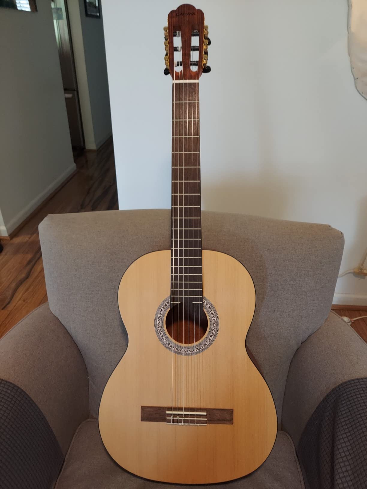 CAHAYA Classical Guitar Beginner Kit 39 Inch for Kids Teenager Adults with 0.4 Thick Padded Gig Bag Full Size Model: CY0269 customer photo 2