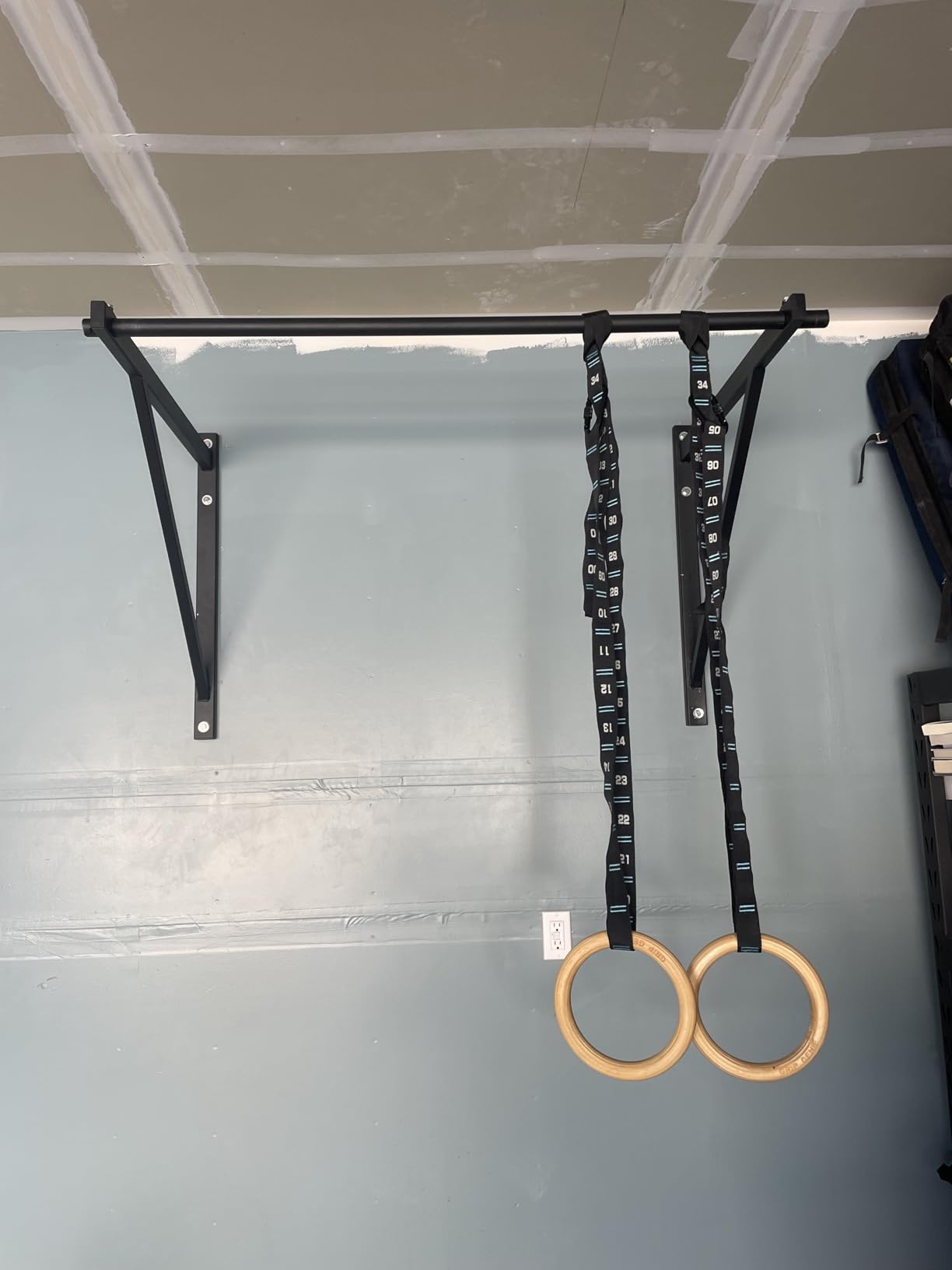 Titan Fitness Ceiling & Wall-Mount Pull-Up Bar, 52