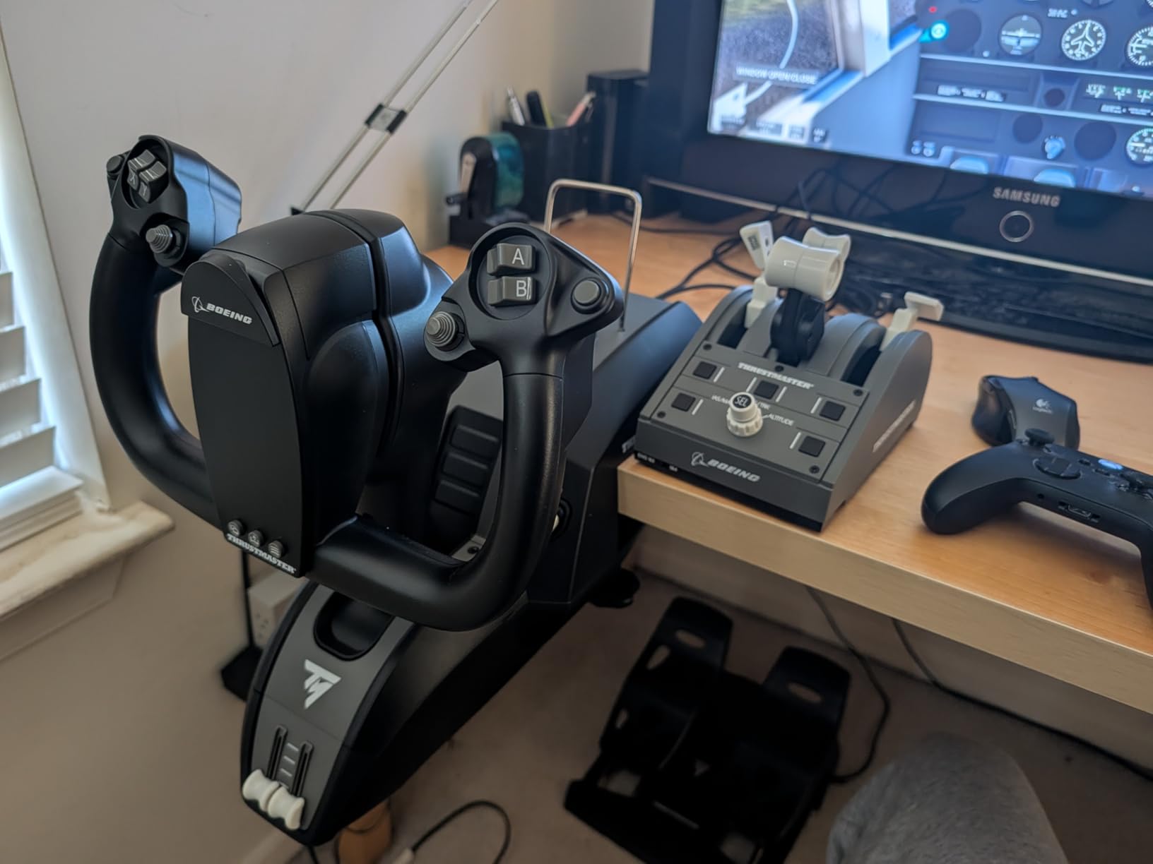Thrustmaster TCA Yoke Boeing Edition for Xbox Series X|S & PC - Realistic Flight Simulator Controls customer photo 1