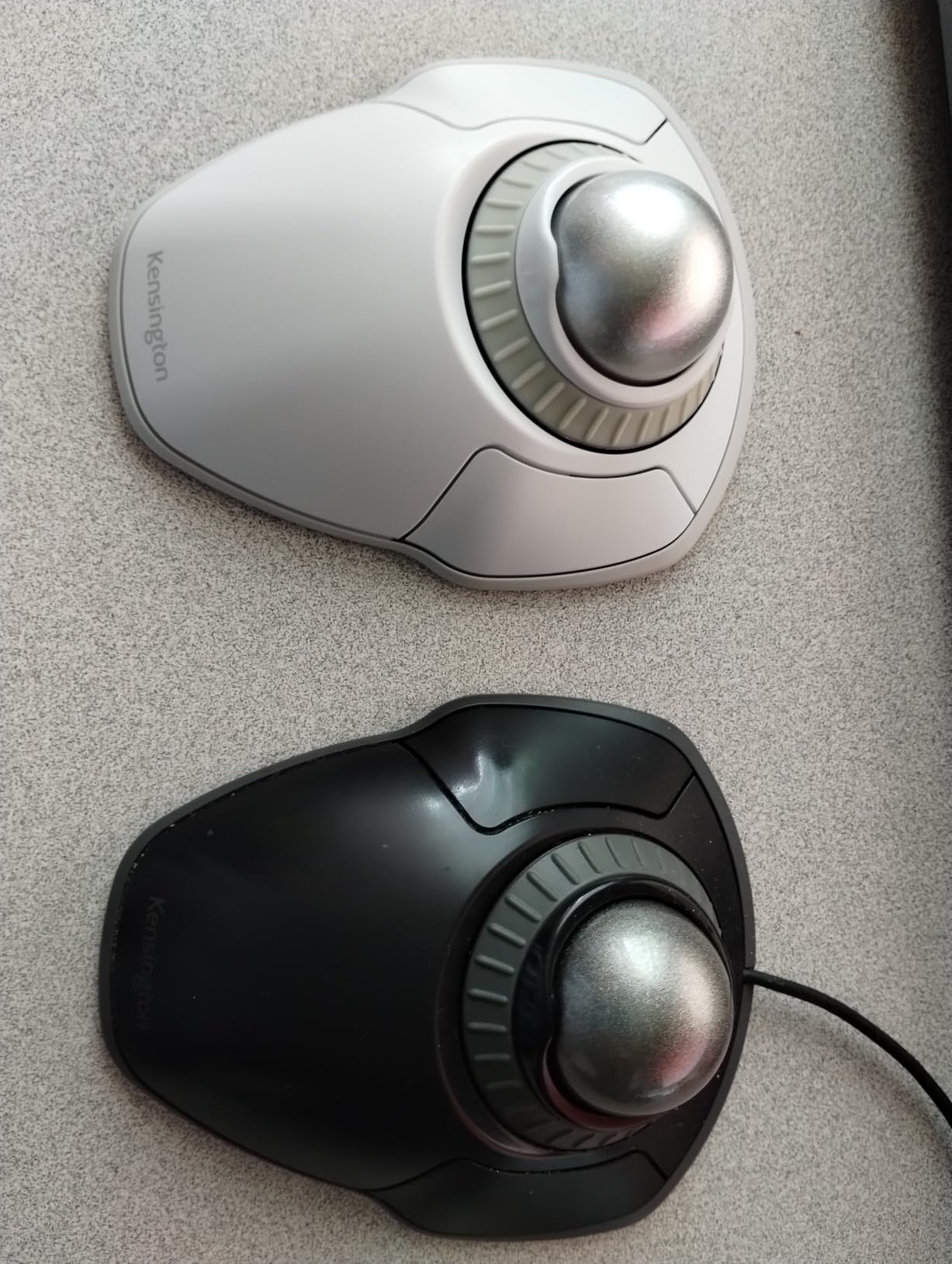 Kensington Orbit Wireless Trackball with Scroll Ring - Black-Red (K70990WW), customer photo 1