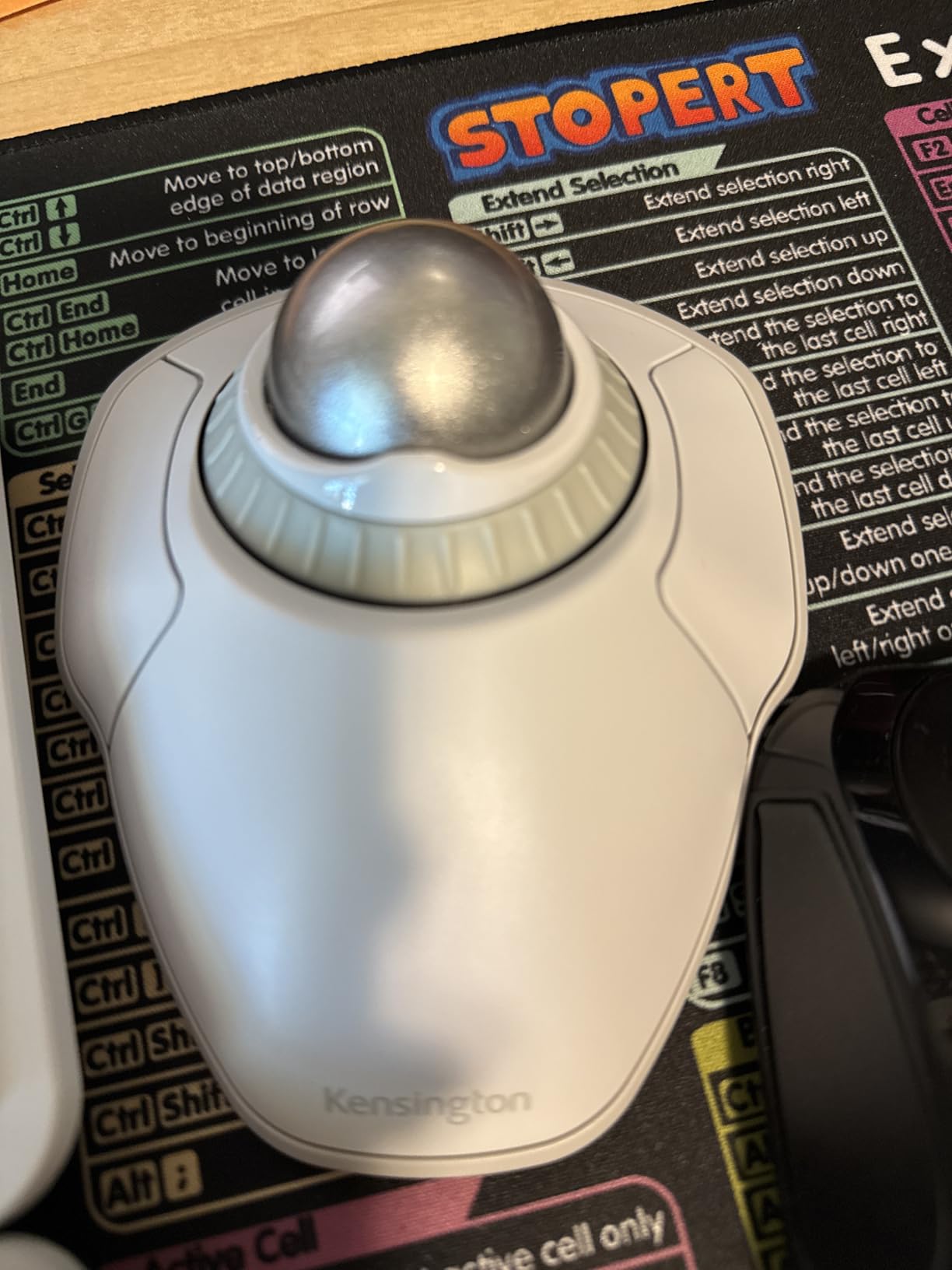 Kensington Orbit Wireless Trackball with Scroll Ring - Black-Red (K70990WW), customer photo 2