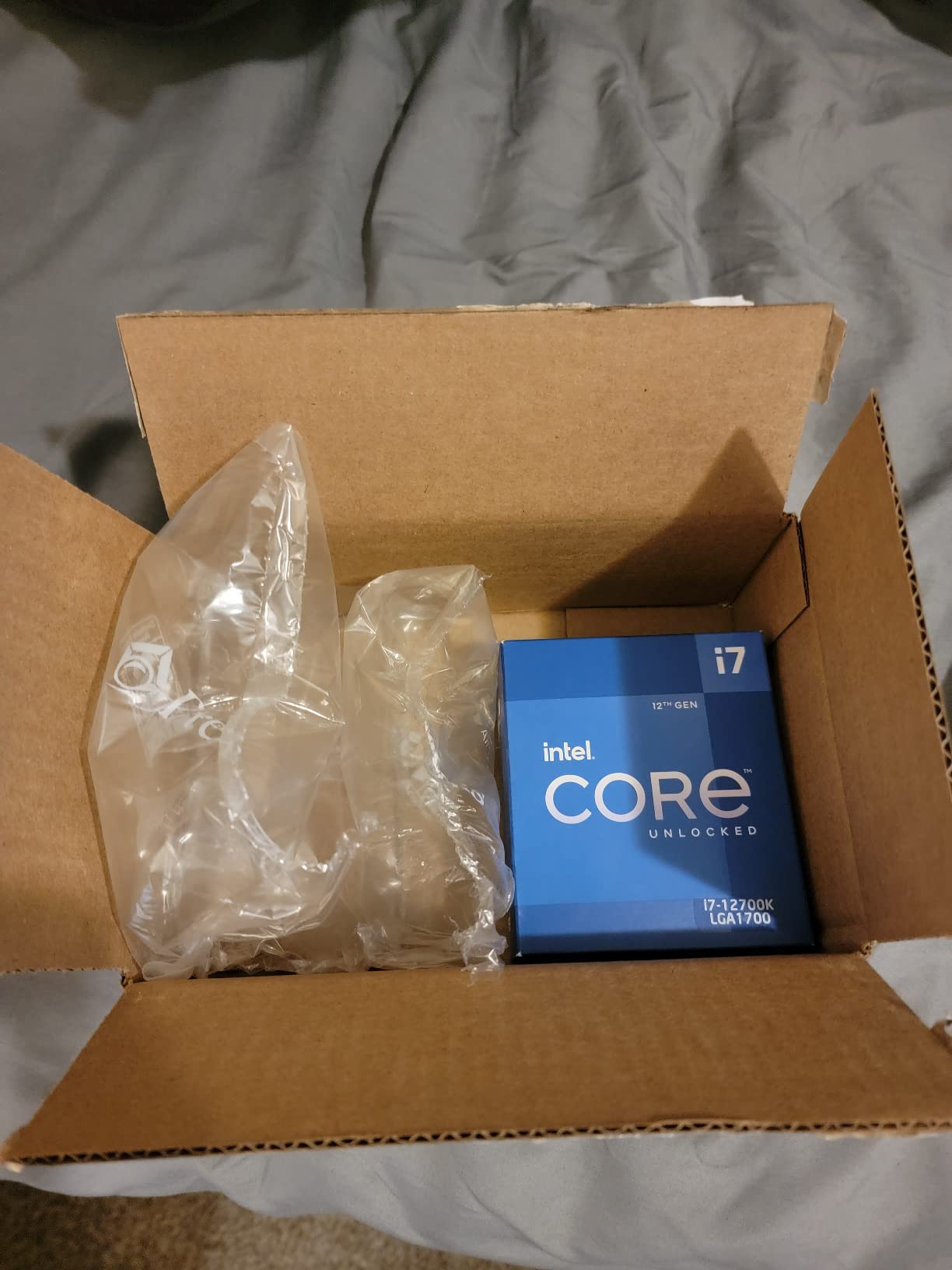 Core i7-12700K Gaming Desktop Processor with Integrated Graphics and 12 (8P+4E) Cores up to 5.0 GHz Unlocked LGA1700 600 Series Chipset 125W customer photo 1