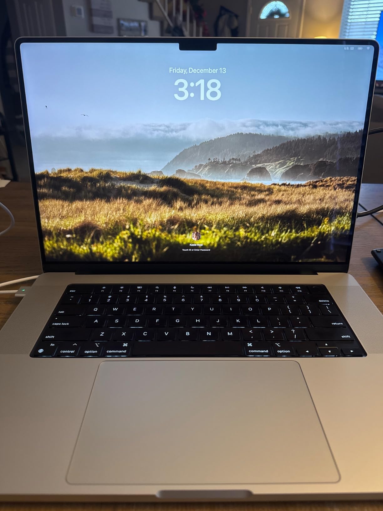2021 Apple MacBook Pro (16-inch, M1 Pro chip with 10‑core CPU and 16‑core GPU, 16GB RAM, 1TB SSD) customer photo 2