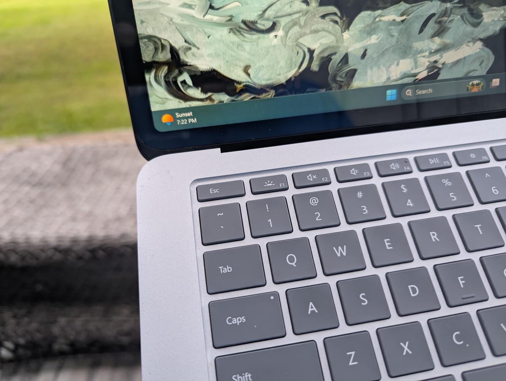Microsoft Surface Laptop Studio, 14.4-inch Touchscreen, Intel Core i7, 32GB Memory, 1TB SSD, Platinum (Renewed) customer photo 1