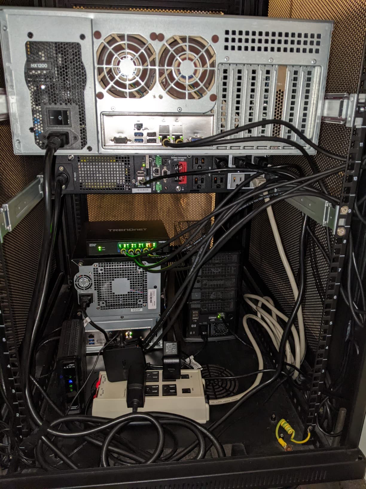 TRENDnet 5-Port 10G Switch, TEG-S750, 5 x 10G RJ-45 Ports, 100Gbps Switching Capacity, Supports 2.5G and 5G-Base-T Connections customer photo 1