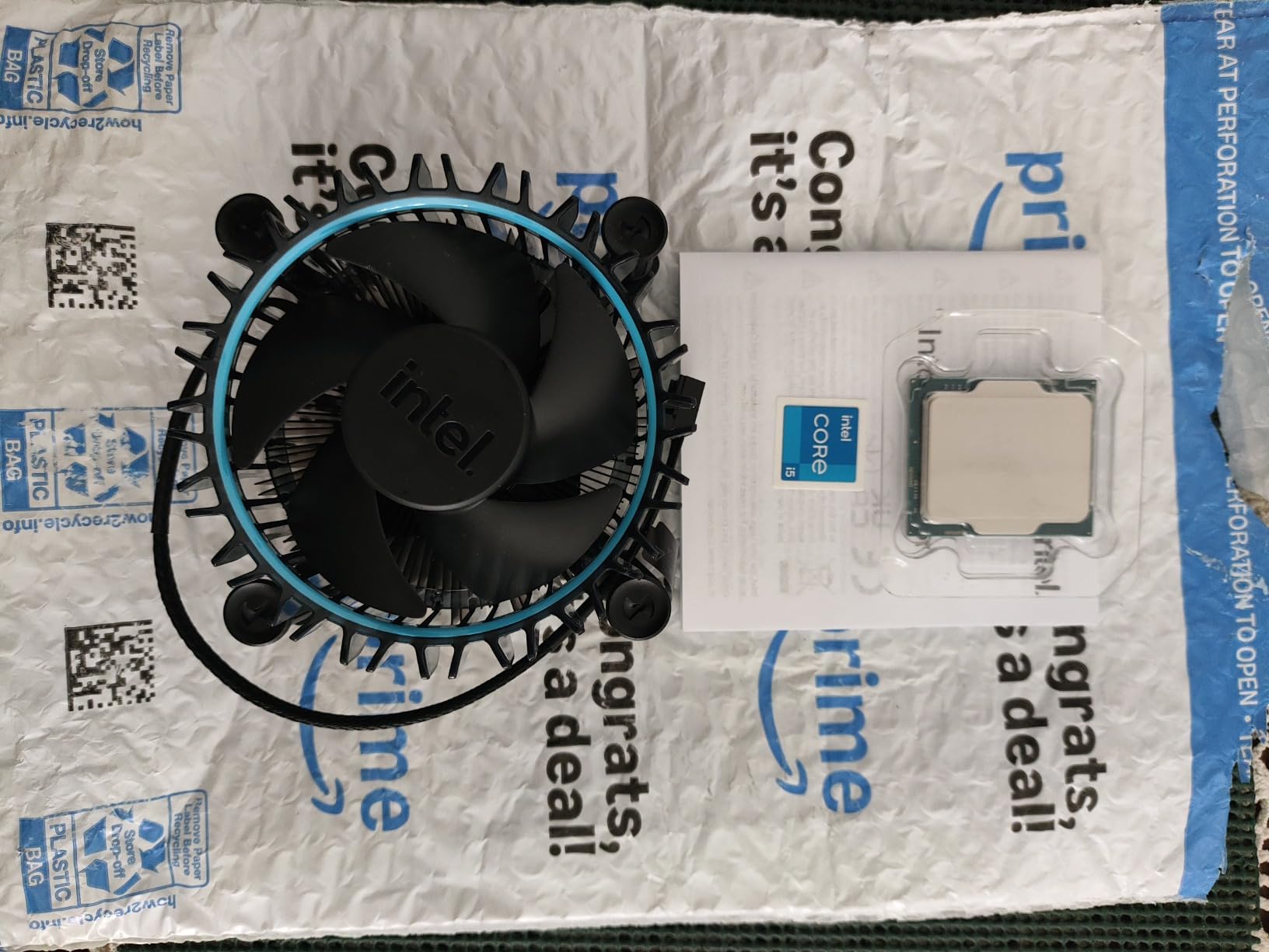 Intel Core i5-12400F Desktop Processor 6 Cores (6P+0E) Up to 4.4 GHz customer photo 1