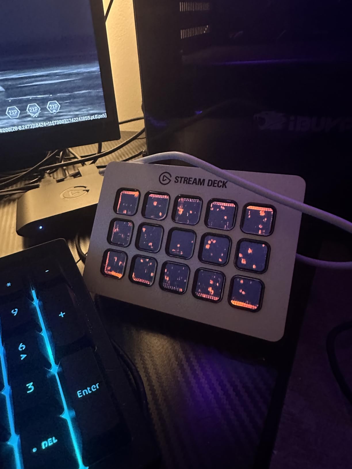 Elgato Stream Deck MK.2 White - Studio Controller, 15 macro keys, trigger actions in apps and software like OBS, Twitch, YouTube and more, works with Mac and PC customer photo 2