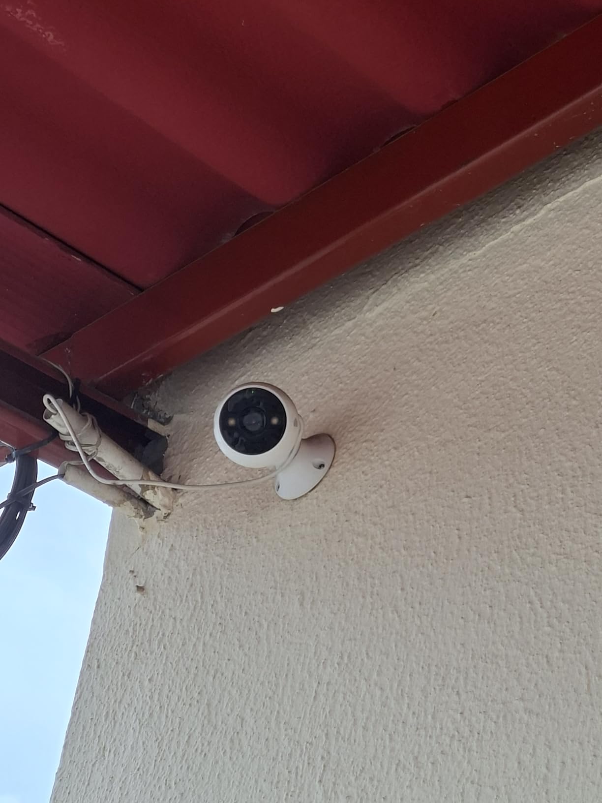 Kasa 2K+ Outdoor Wired Security Camera - Person/Motion Detection, 24/7 Recording, 2-Way Audio, Siren, Starlight Color Night Vision, KC420WS customer photo 2