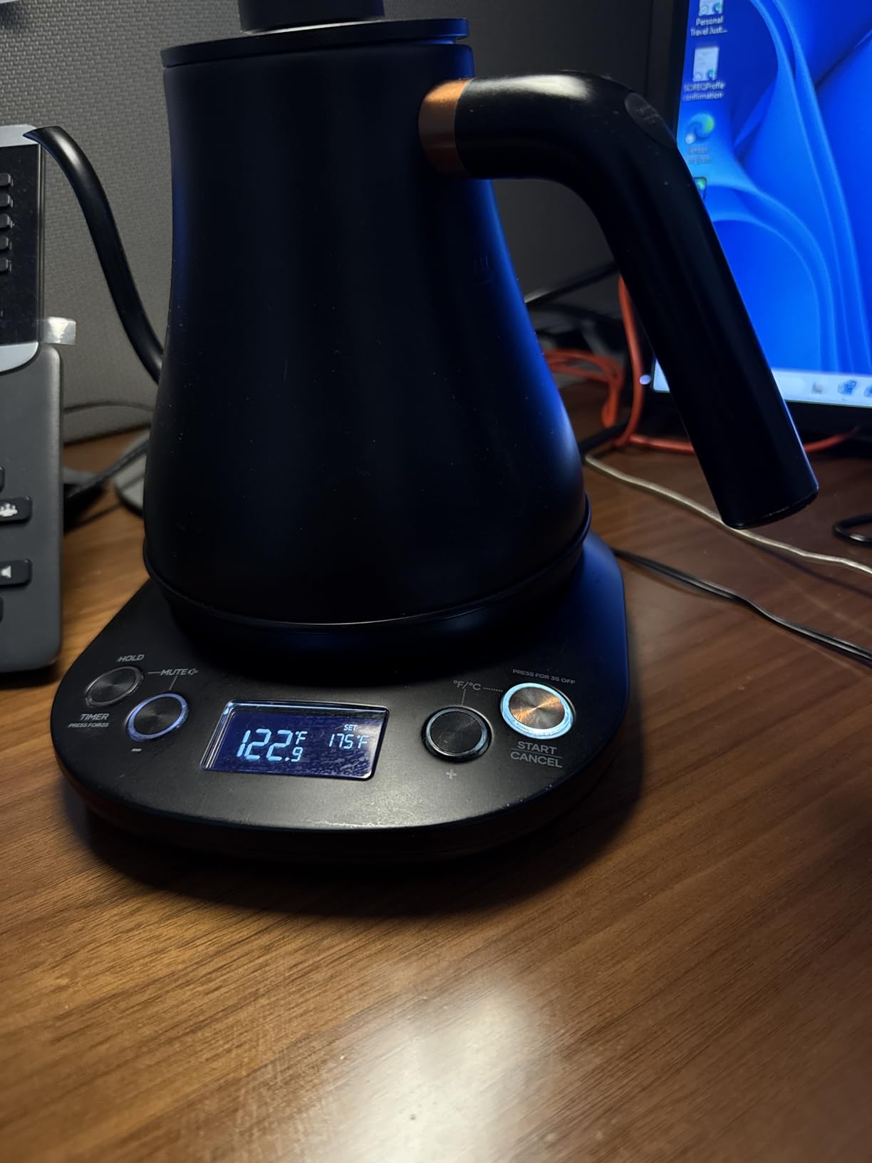 Mecity Electric Kettle Gooseneck Pour Over Kettle ±1 Temperature Control Quick Heating Water Boiler for Coffee & Tea & Formula Auto Shut Off Tea Kettle 1200 Watt, 0.8L, Matt Black, Barista Edition customer photo 1