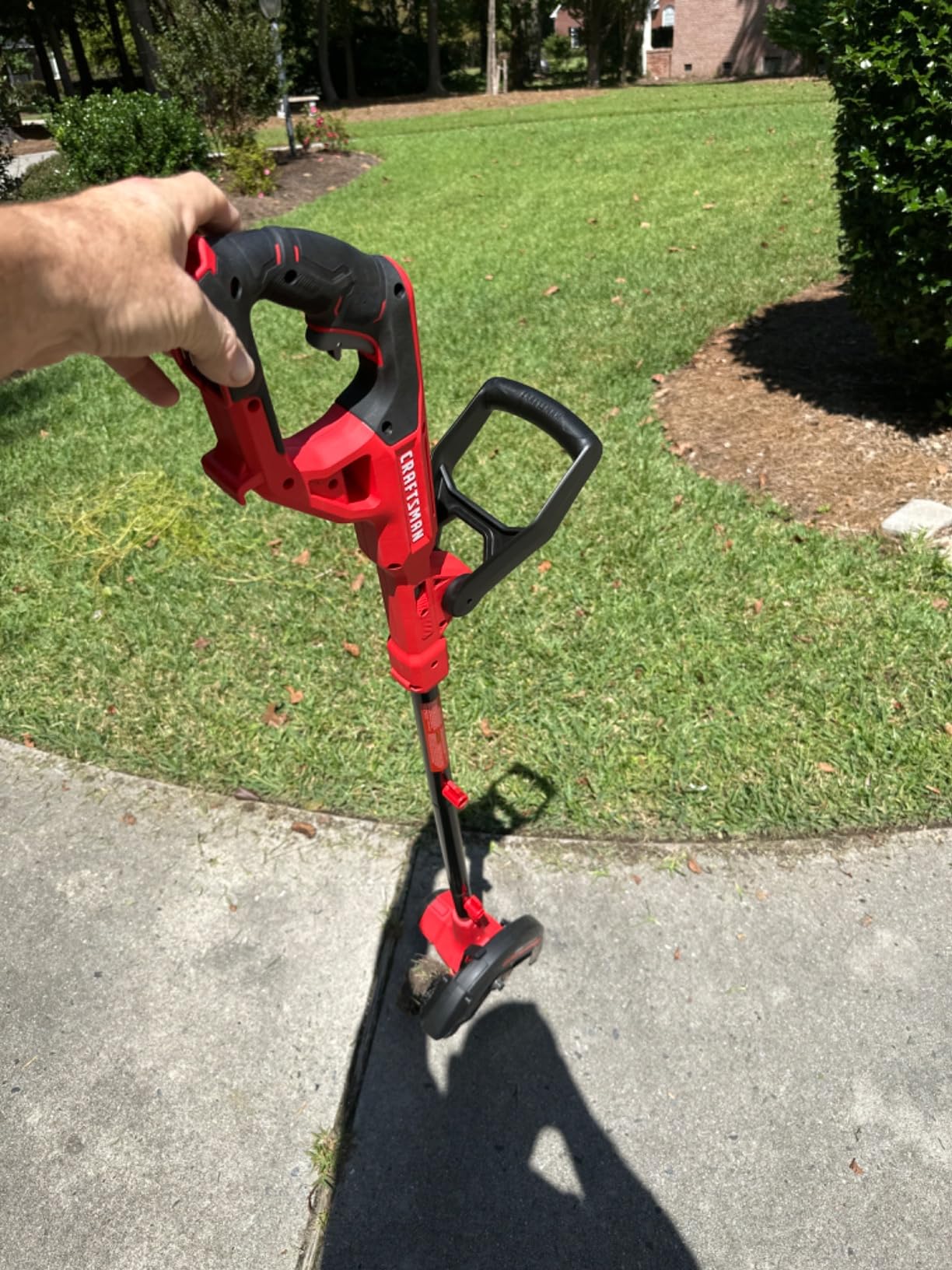 CRAFTSMAN Cordless Edger Lawn Tool, 20V MAX Battery, Charger and Blade Included, Lightweight Lawn Edger, 7.5 in Cutting Width, 1000 Ft of Edging per Charge customer photo 1