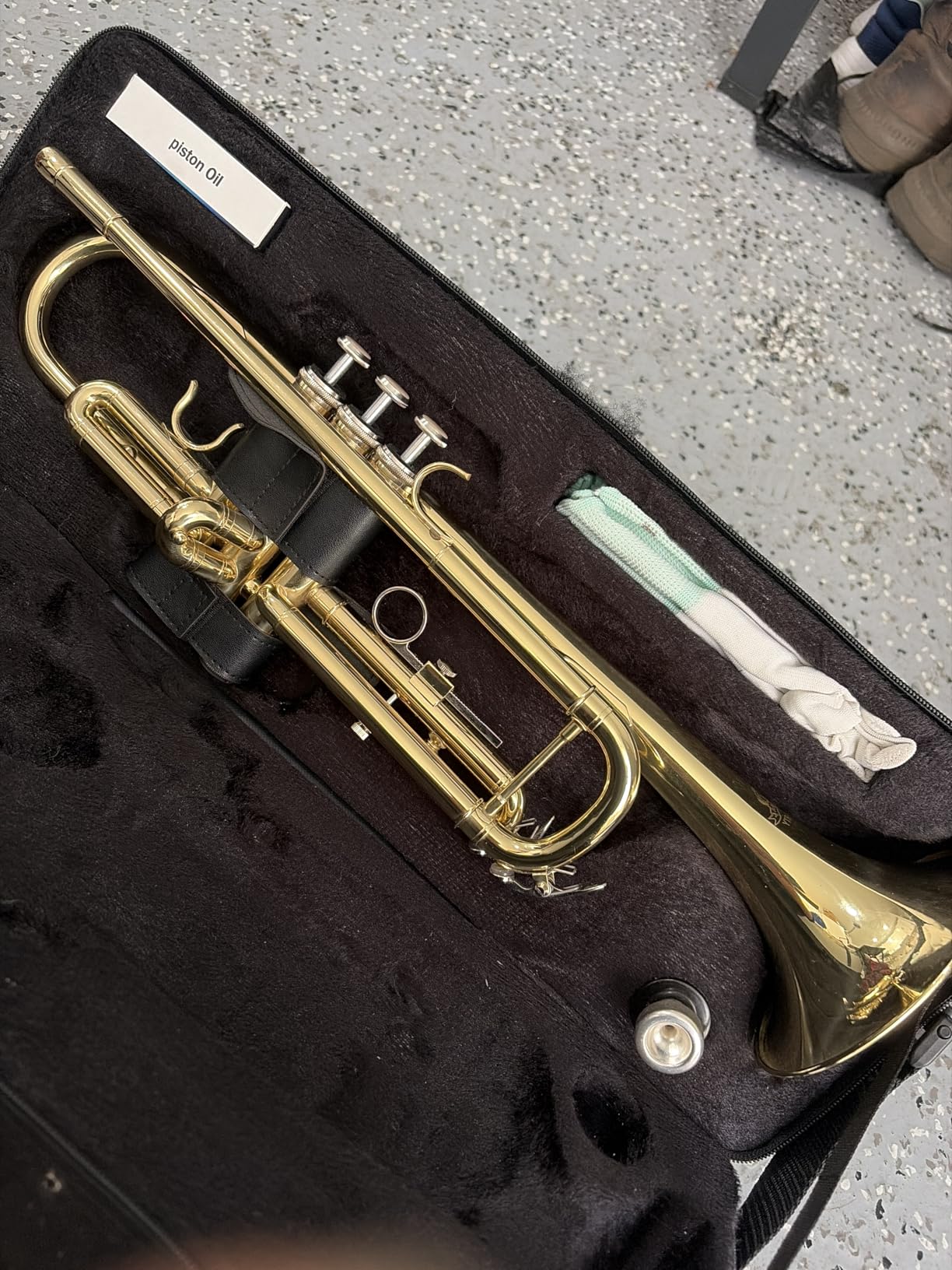 Trumpet Instrument, Band & Orchestra Musical Instruments for Beginners, With Trumpets Case, Mouthpiece, Cloth and Gloves (Golden) customer photo 1