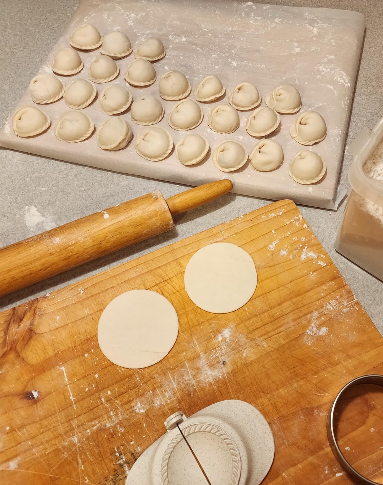 Dumpling Maker, Empanadas press mold maker Set with Dough Cutter, Dumpling Mold Set for Pierogi, Pastelitos, Calzone, Turnovers, Chinese Dumpling White 3sizes (4