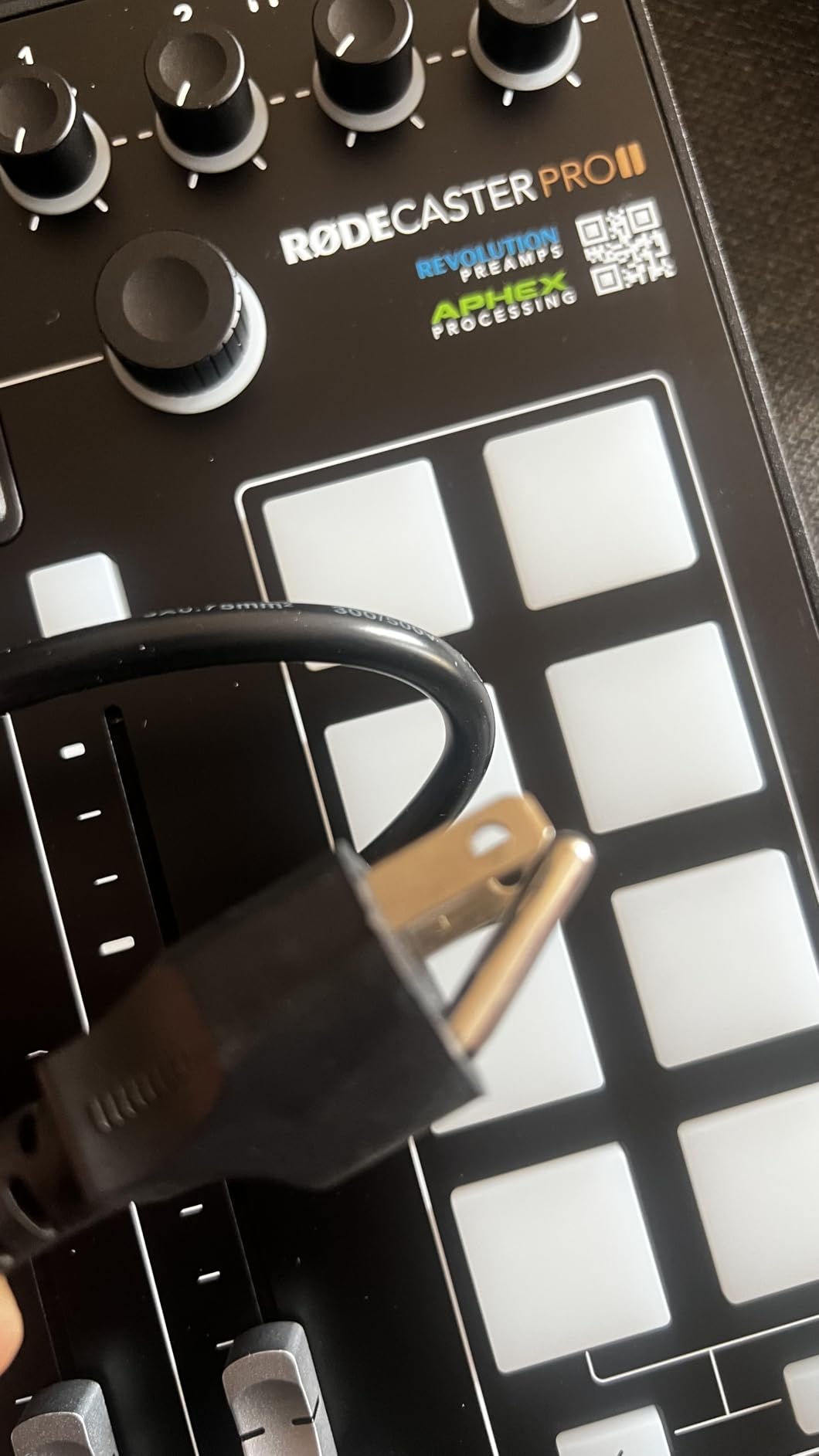 RODE RØDECaster Pro II All-in-One Production Solution for Podcasting, Streaming, Music Production and Content Creation customer photo 2