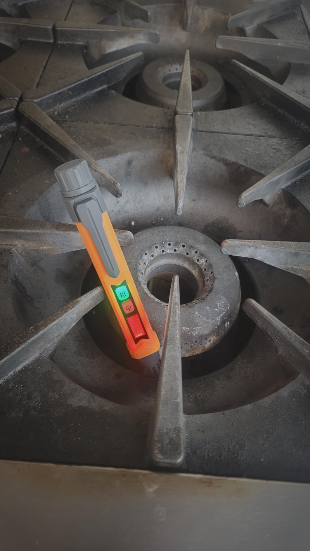 PT199 Natural Gas Leak Detector with Audible & Visual Alarm, Portable Gas Sniffer to Locate Combustible Sources Like Methane, Propane for Home(Includes Battery x2)-Orange customer photo 2