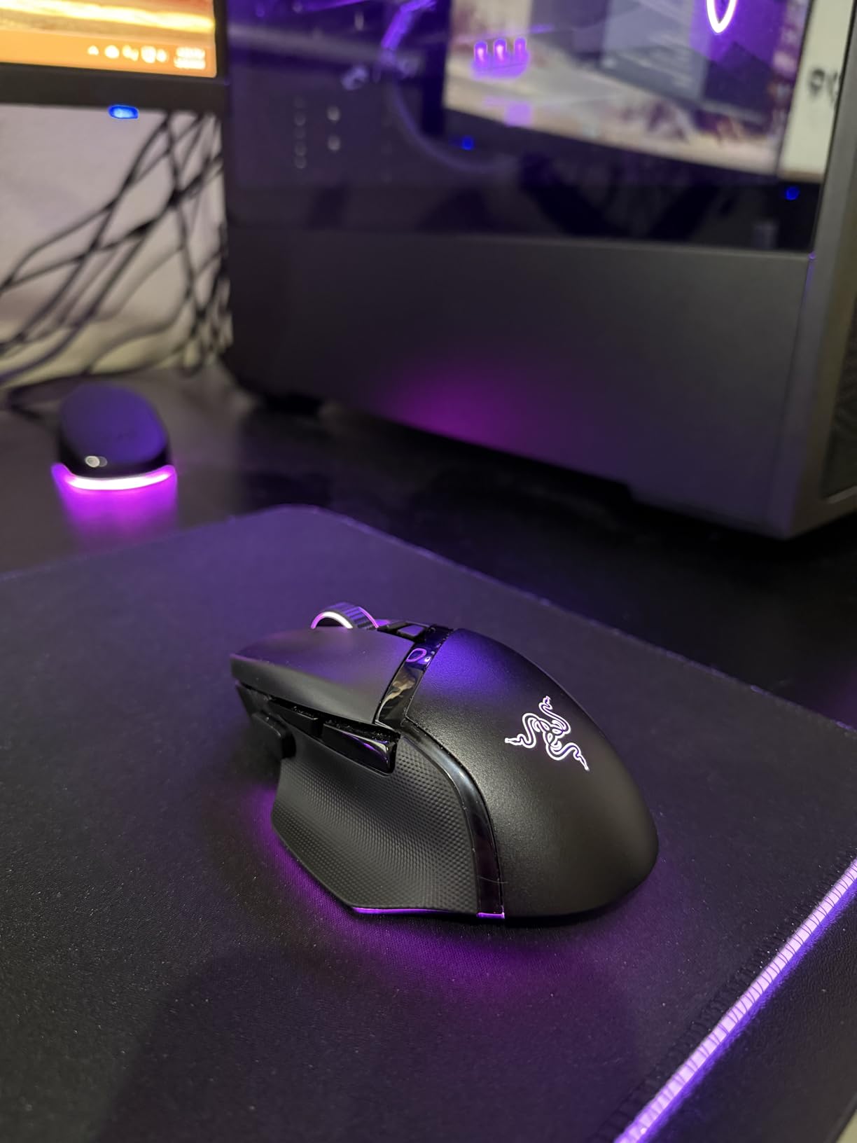 Razer Basilisk V3 Pro Wireless Gaming Mouse: HyperScroll Tilt Wheel - 30K DPI Optical Sensor - Gen-3 Optical Switches - 13-Zone Chroma RGB - 13 Programmable Controls - 3 Connection Modes - Black customer photo 1