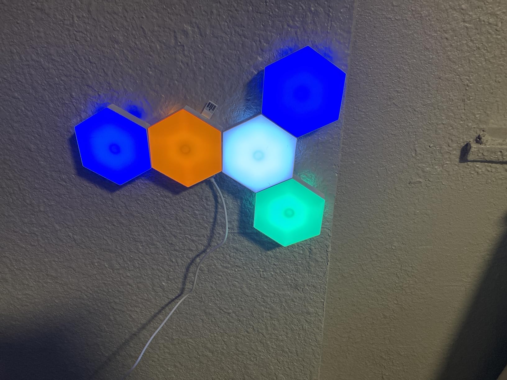 Hexagon Lights, Smart LED Wall Lights with Remote, 13 Colors Touch-Sensitive DIY Modular Assembled RGB Wall Panels, Hex Light with USB-Power for Autism, Game Room Decor, Party (12 Pack) customer photo 2