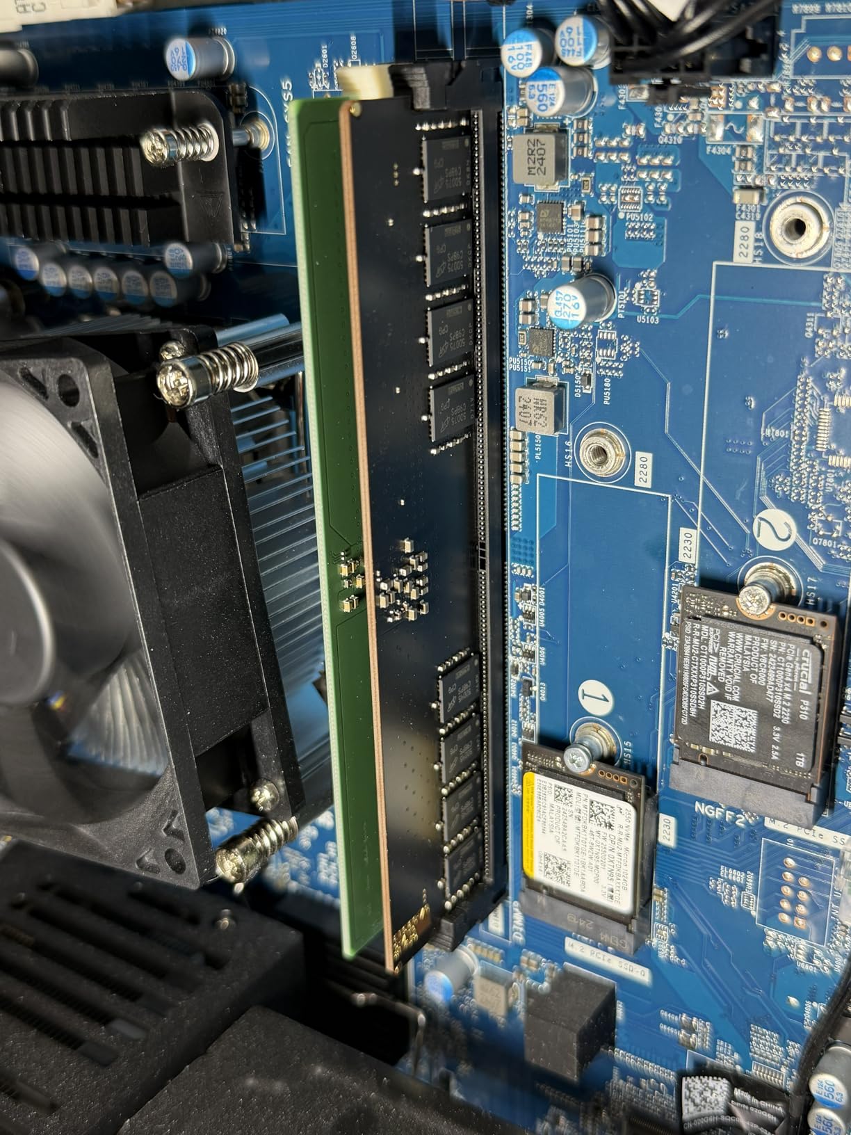 Crucial 32GB DDR5 RAM Kit (2x16GB), 5600MHz (or 5200MHz) Desktop Memory, UDIMM 288-Pin, Compatible with 13th Gen Intel Core and AMD Ryzen 7000 - CT2K16G56C46U5 customer photo 1