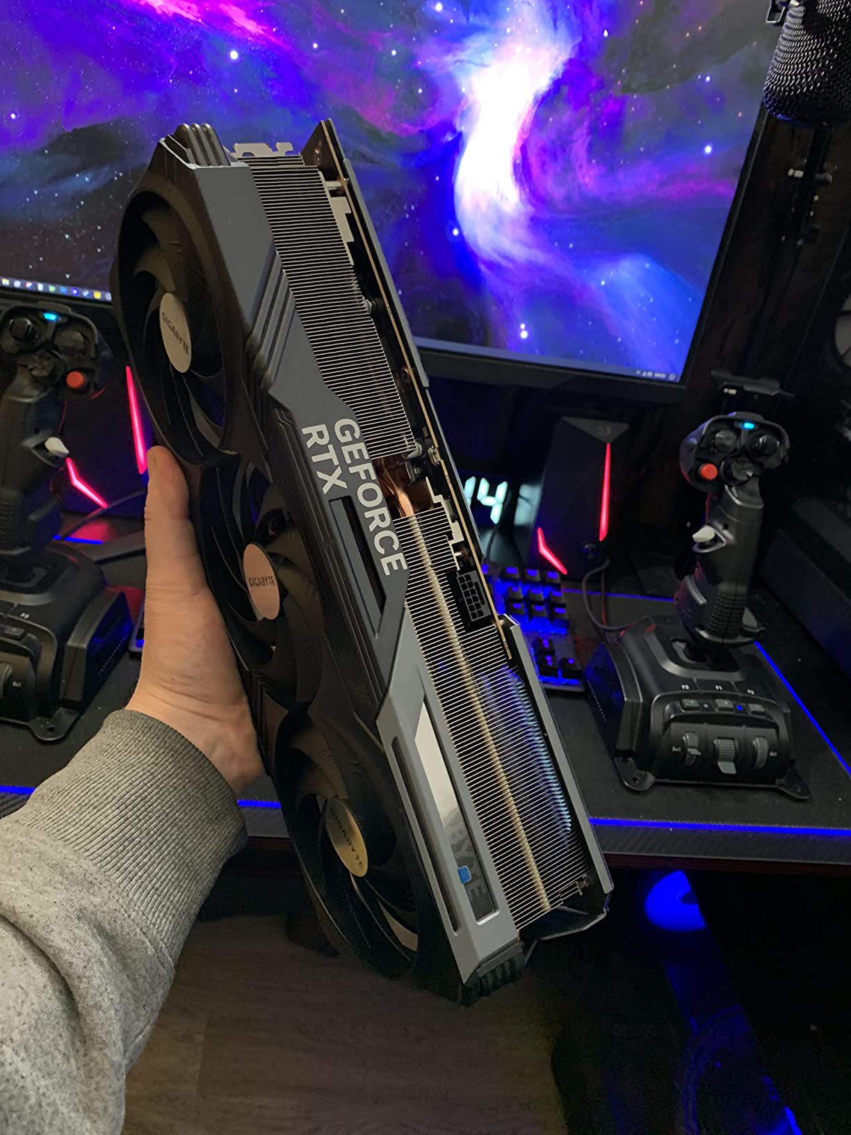 GeForce RTX 4080 Gaming OC 16G Graphics Card, 3X WINDFORCE Fans, 16GB 256-bit GDDR6X, GV-N4080GAMING OC-16GD Video Card customer photo 1