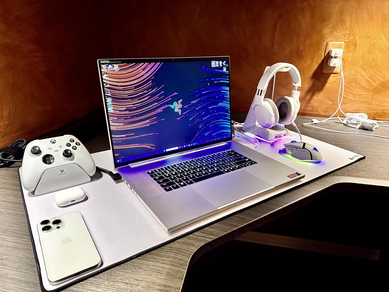 Blade 18 Gaming Laptop: NVIDIA GeForce RTX 4090-13th Gen Intel 24-Core i9 HX CPU - 18