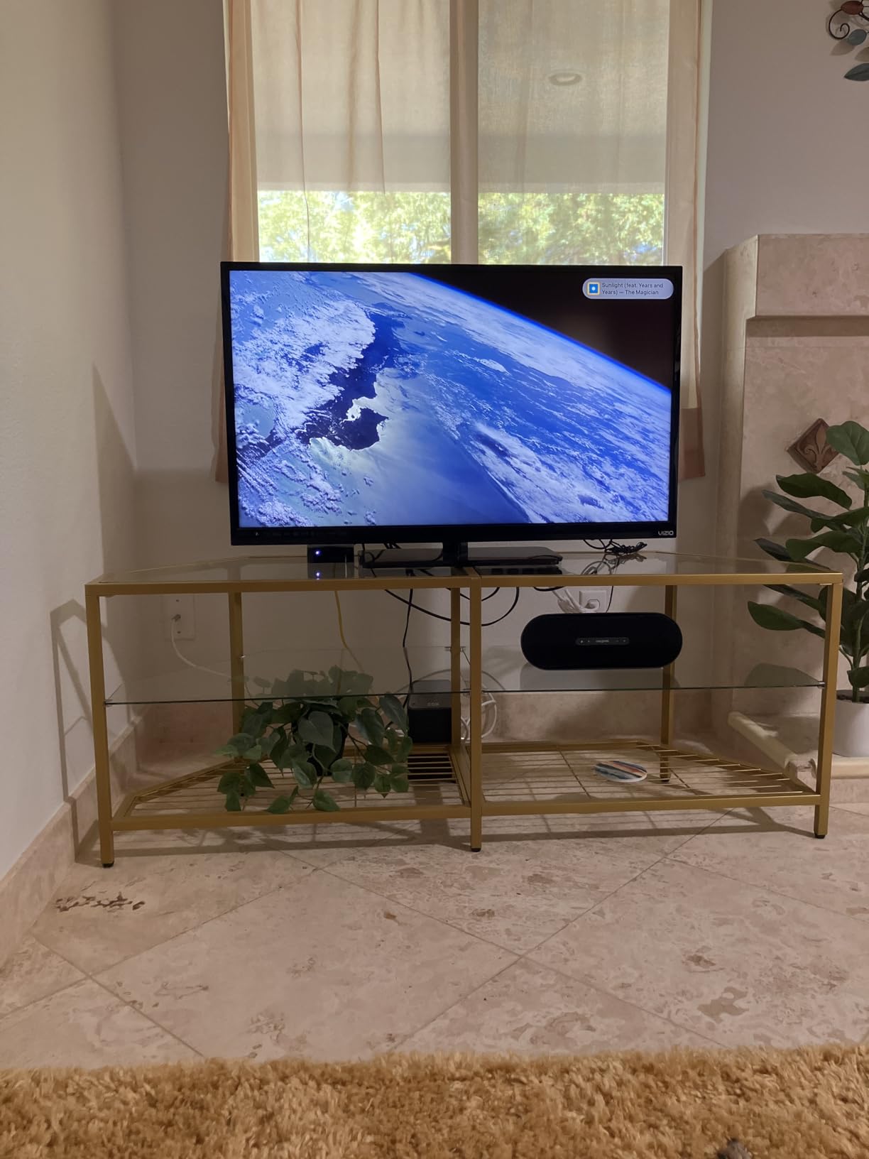 HOOBRO Corner TV Stand with Power Outlet for TVs up to 60