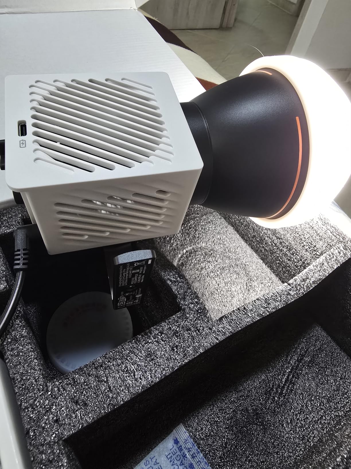 ZHIYUN Molus G60 Bi-Color Video Light, 300g Portable 60W COB LED Continuous Output Lighting, CRI≥96, TLCI≥97, Bluetooth App Control, ZY Mount Ecosystem DC/PD Power Supply customer photo 2