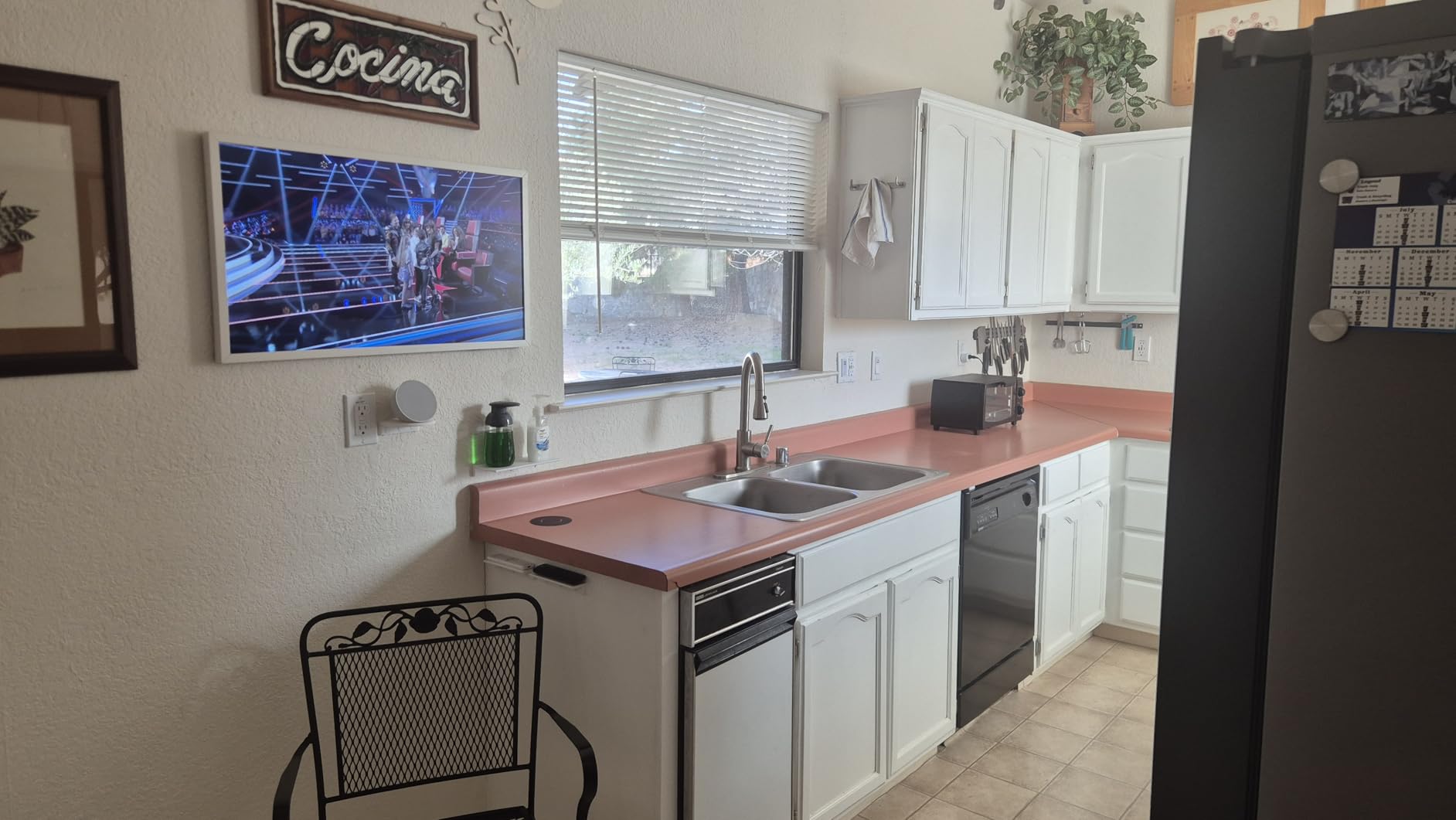 Samsung 32-Inch Class QLED The Frame LS03C Series, 1080p Resolution, Quantum HDR, Art Mode, Anti-Reflection Matte Display, Slim Fit Wall Mount Included, Smart TV w/Alexa Built-in (QN32LS03CB) customer photo 2