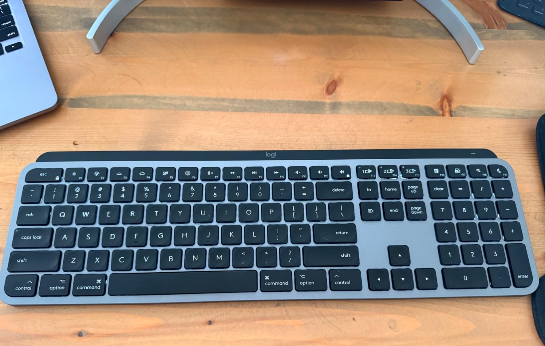 MX Keys S for Mac, Wireless Keyboard, Fluid, Precise Laptop-Like Typing, Programmable Keys, Backlit, Bluetooth USB C Rechargeable for MacBook Pro, MacBook Air, iMac, iPad - Space Grey customer photo 2