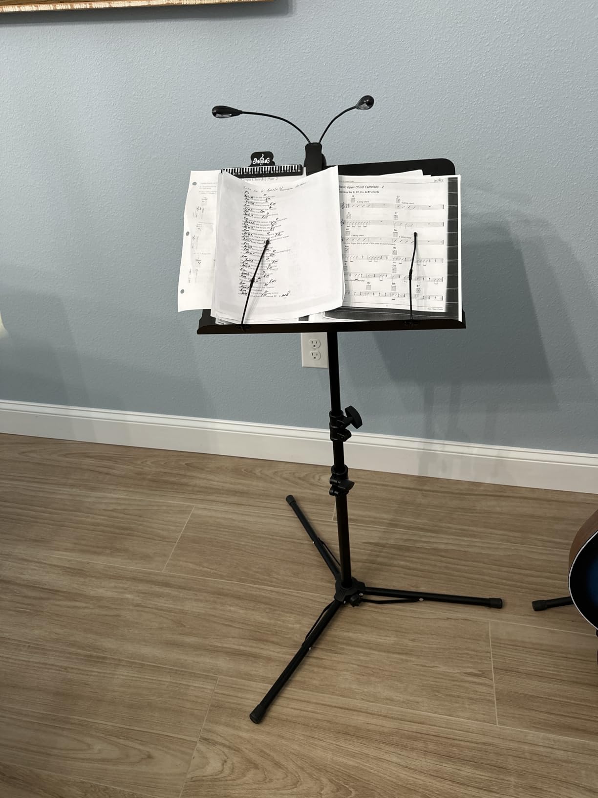 Ramzi Music Stand For Sheet Music 5 In-1 Dual-Use Desktop Book Stand with Music Stand Light, Carrying Bag, Sheet Music Clip customer photo 2