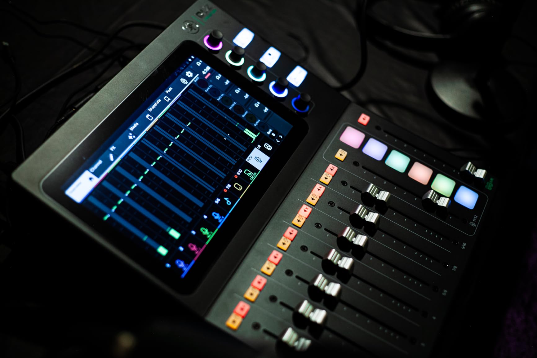 Mackie DLZ Creator Adaptive Digital Mixer for Podcasting, Streaming and YouTube customer photo 1