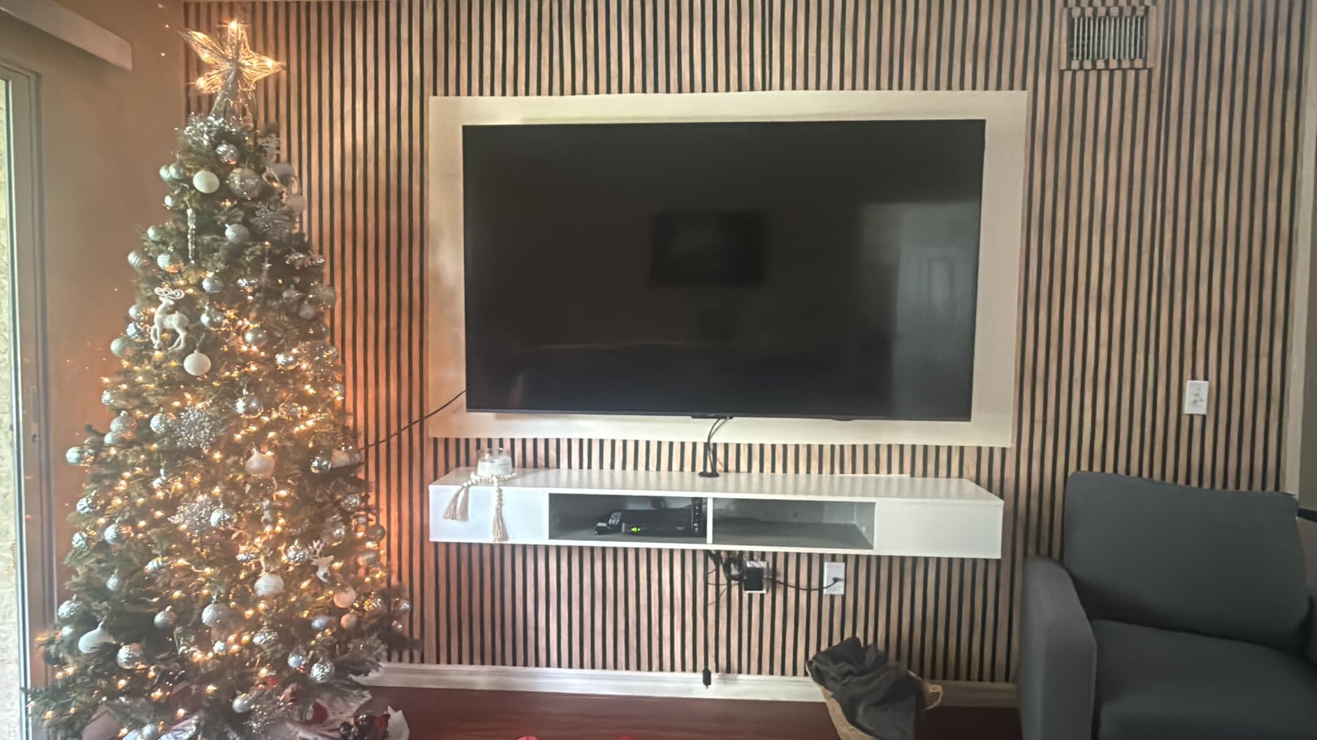 WAMPAT Floating Entertainment Center for 80 Inch TV, TV Stand Wall Mounted with LED Light, Floating TV Shelf Under TV for Living Room, Bedroom, Black customer photo 1