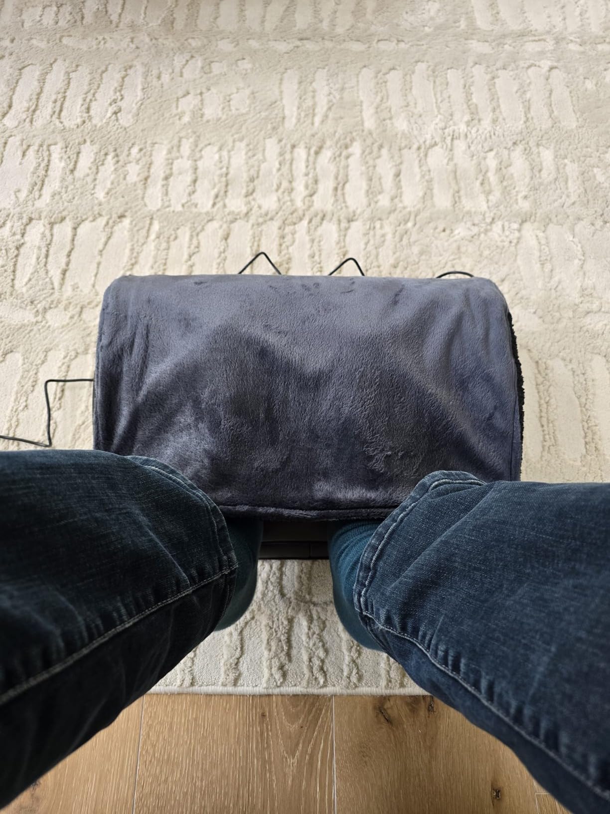 Snailax Foot Rest Under Desk at Work, Heated Under Desk Foot Stool with Double Layer Adjustable Height, Feet Warmer with Vibration Massage customer photo 2
