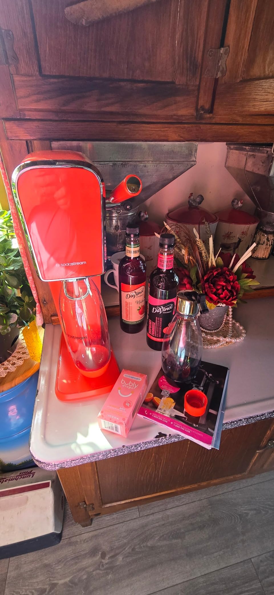 SodaStream ART Sparkling Water Maker - STARTER KIT - CQC CO2 system - Includes 1x CO2 Cylinder, 1x32 & 1x16 Fl Oz Dishwasher Safe Bottles - Black customer photo 1