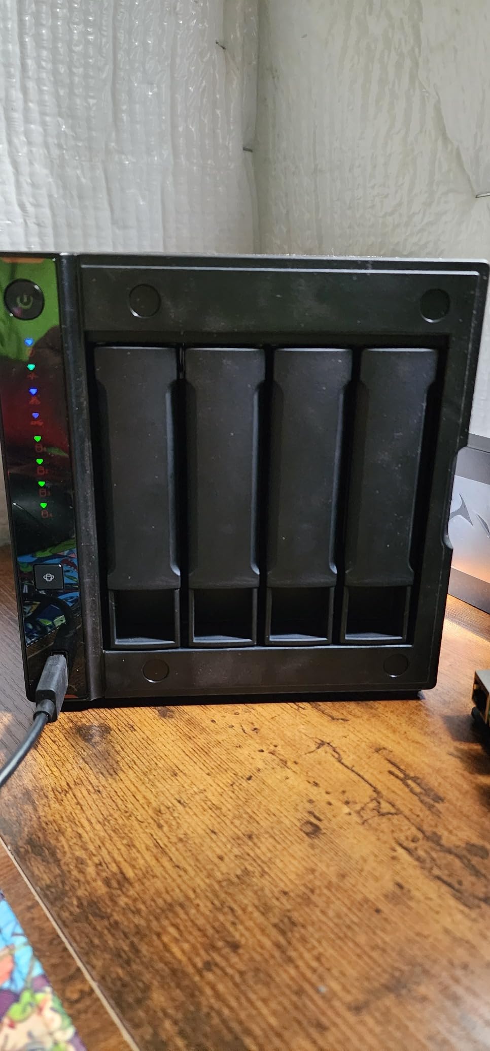 ASUSTOR AS5404T, 4 Bay NAS, Intel Quad-Core 2.0GHz CPU, 4X M.2 NVMe SSD Slots, 2 x 2.5 GbE Ports, 4 GB DDR4 RAM customer photo 2