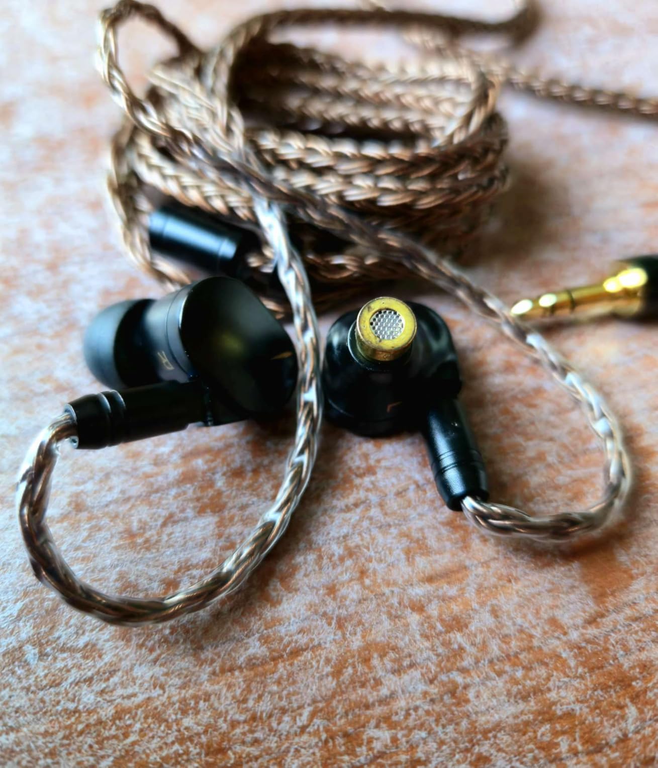 Moondrop CHU II High Performance Dynamic Driver IEMs Interchangeable Cable in-Ear Headphone customer photo 2