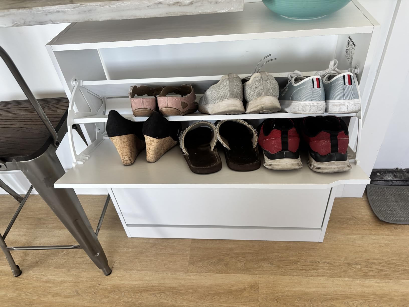 Shoe Cabinet with 3 Flip Drawers, Hidden Wood Shoe Cabinet, Freestanding Shoe Storage Cabinet for Entryway Hallway. White. 47.2
